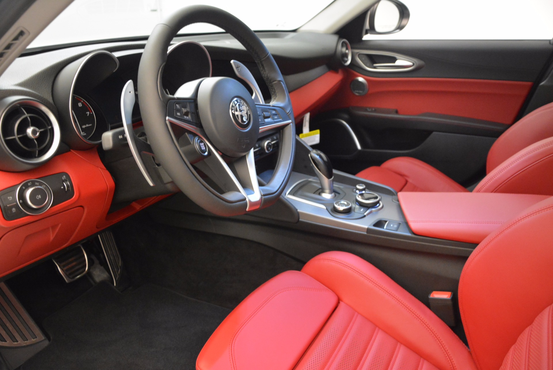 New-2017-Alfa-Romeo-Giulia-Ti-Q4