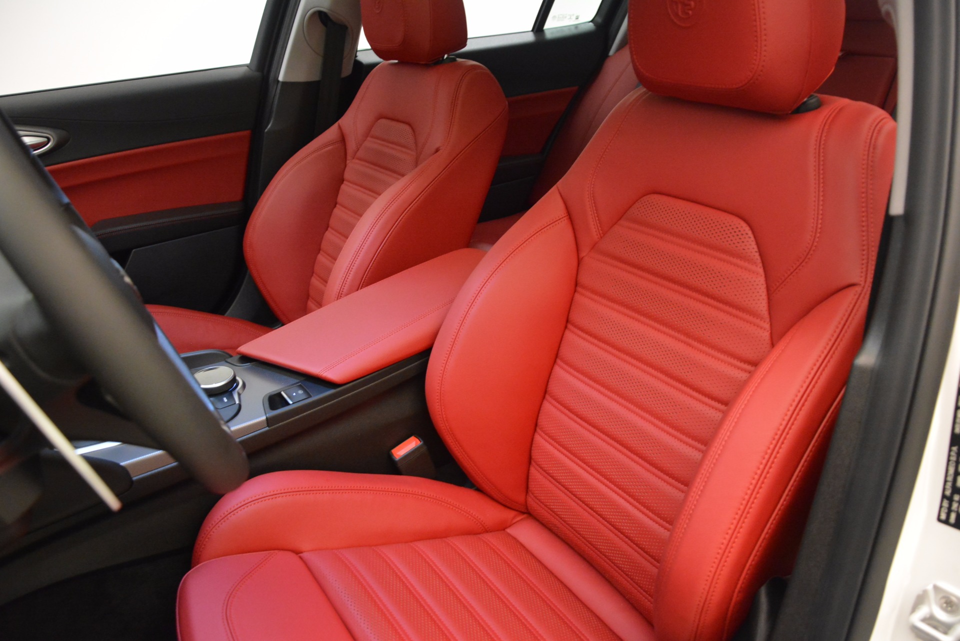 New-2017-Alfa-Romeo-Giulia-Ti-Q4