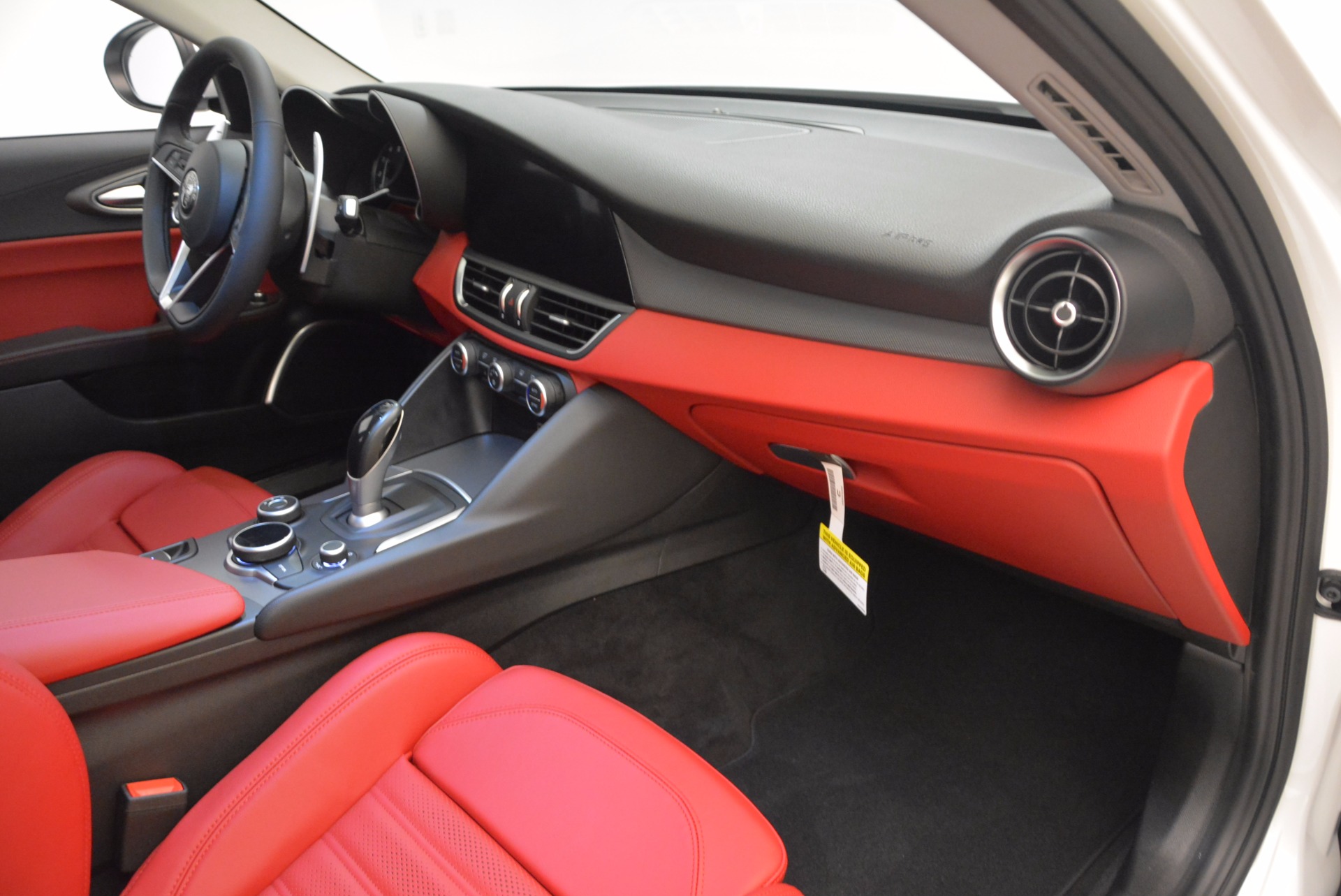 New-2017-Alfa-Romeo-Giulia-Ti-Q4