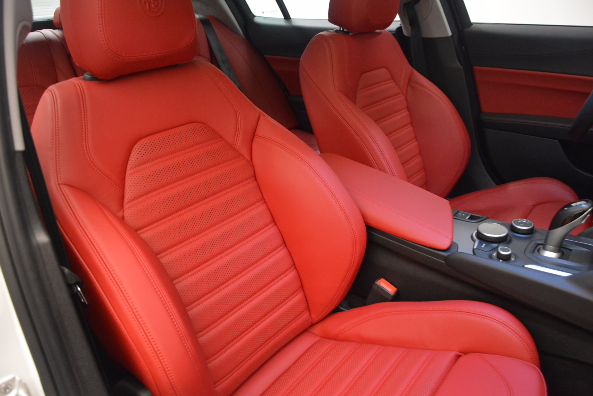 New-2017-Alfa-Romeo-Giulia-Ti-Q4