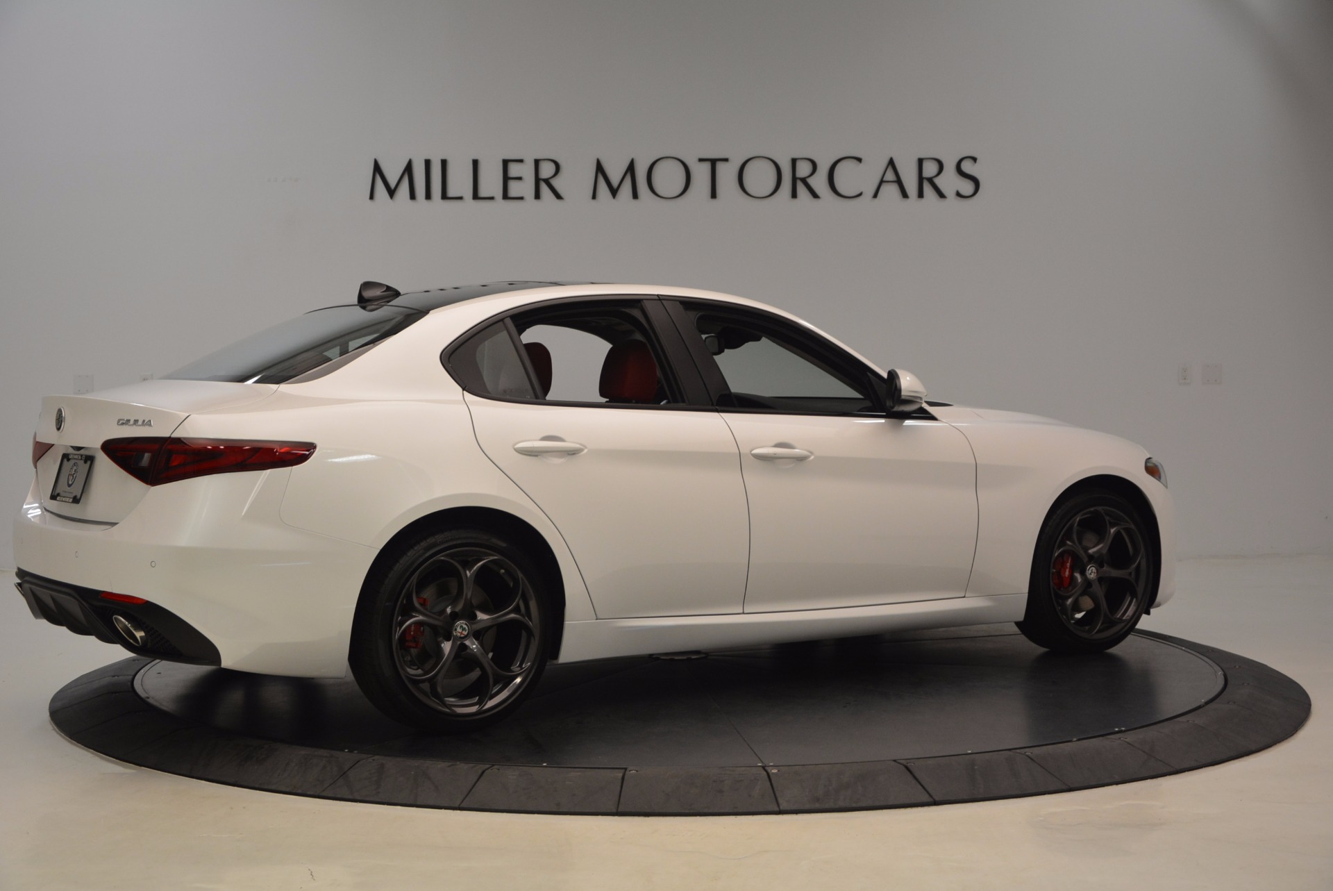 New-2017-Alfa-Romeo-Giulia-Ti-Q4