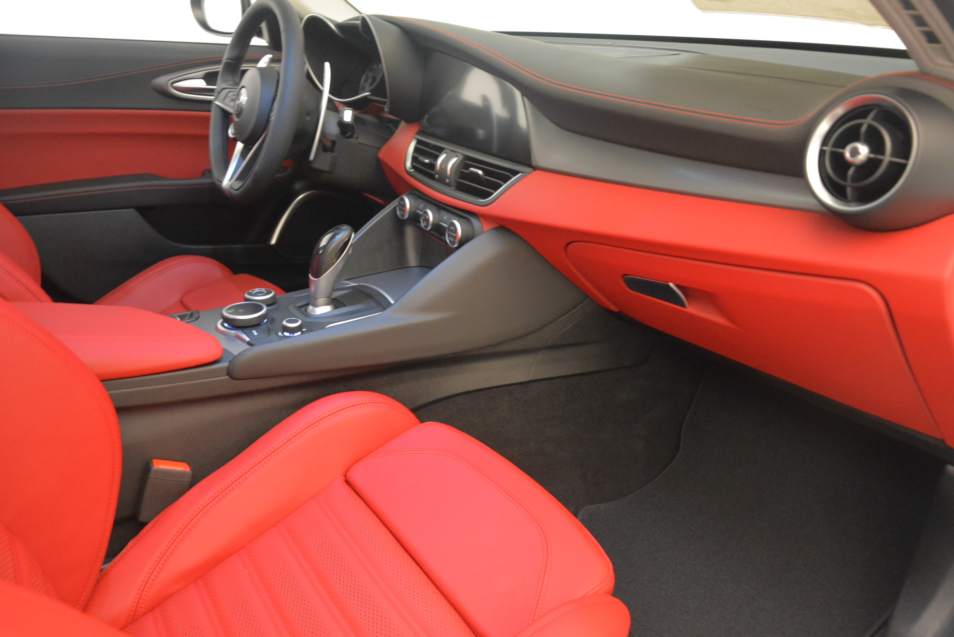 New-2017-Alfa-Romeo-Giulia-Ti-Sport-Q4