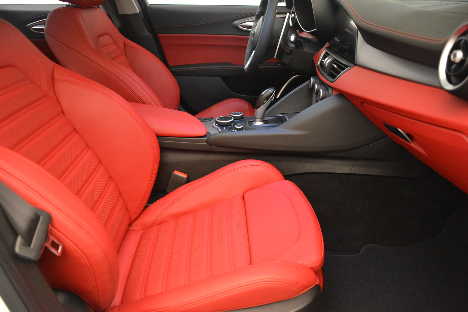 New-2017-Alfa-Romeo-Giulia-Ti-Sport-Q4