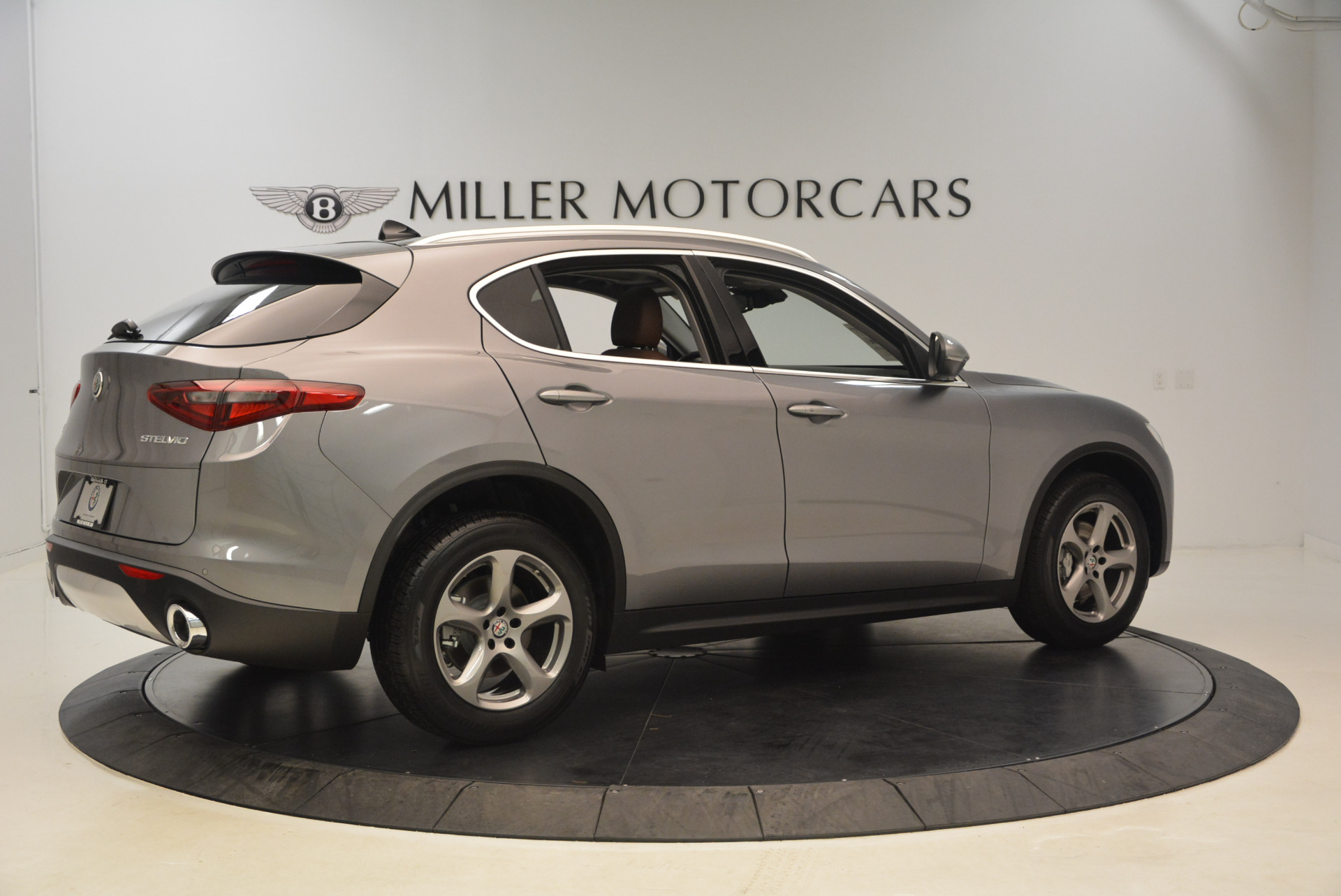 New-2018-Alfa-Romeo-Stelvio-Q4