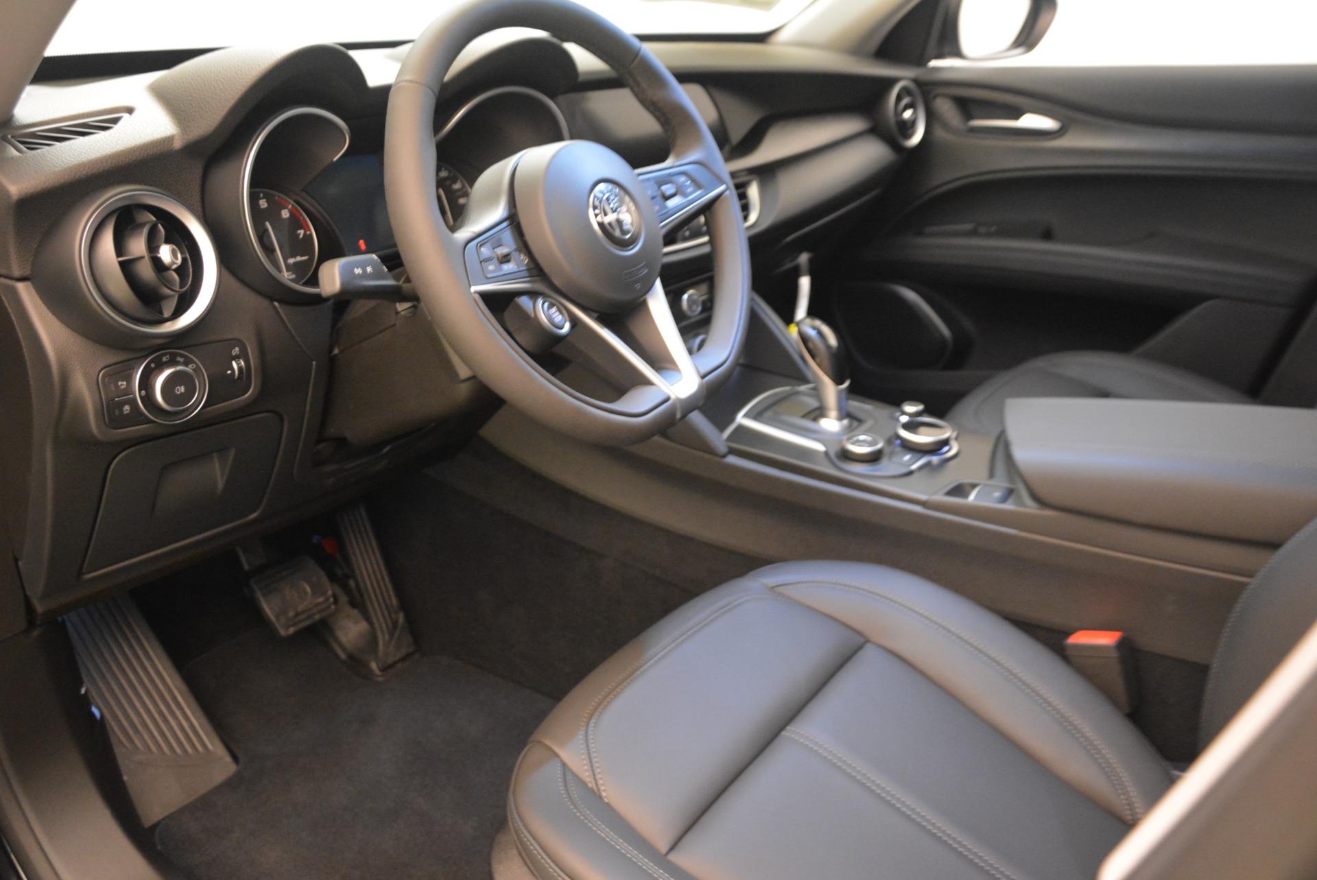 New-2018-Alfa-Romeo-Stelvio-Q4