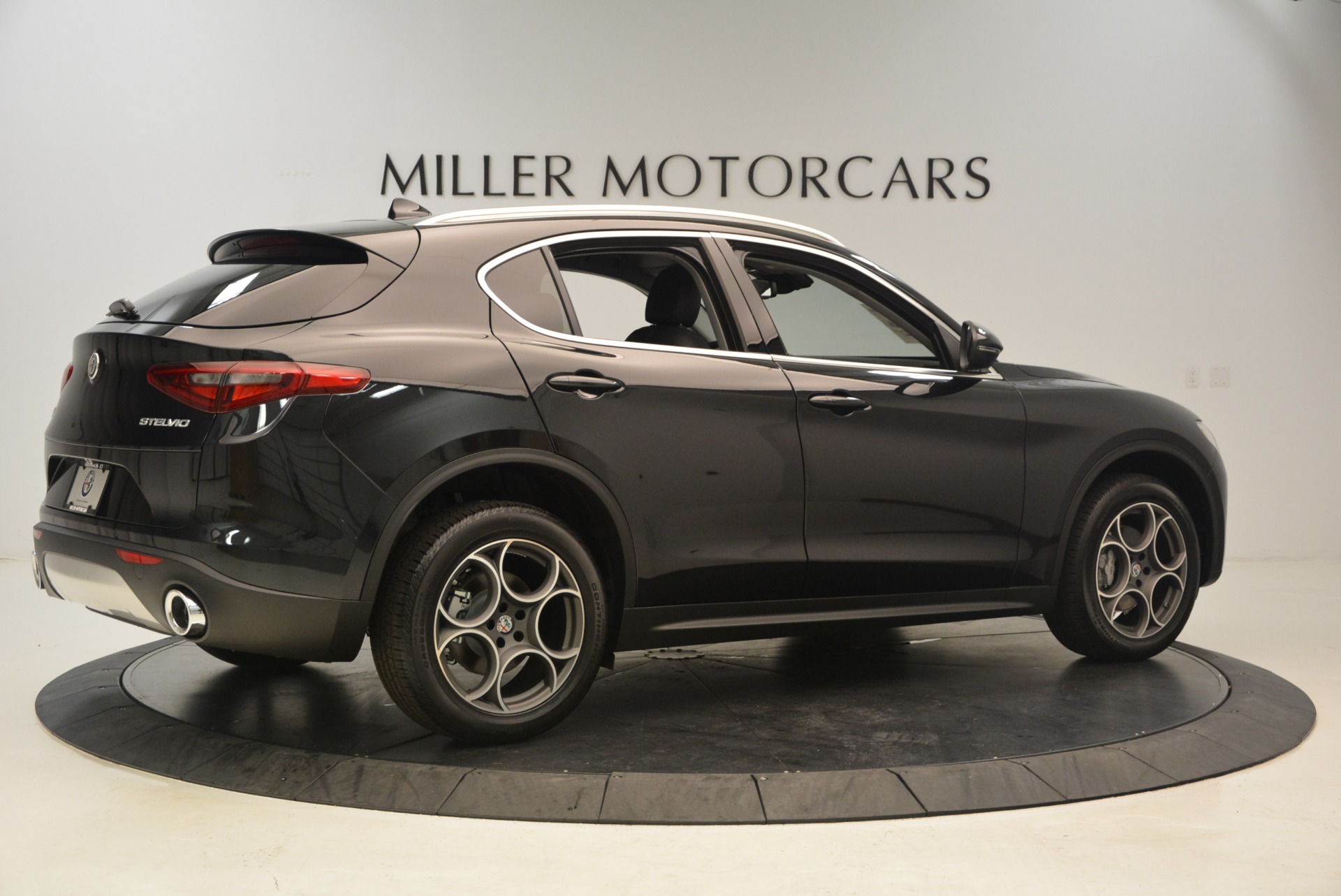 New-2018-Alfa-Romeo-Stelvio-Q4