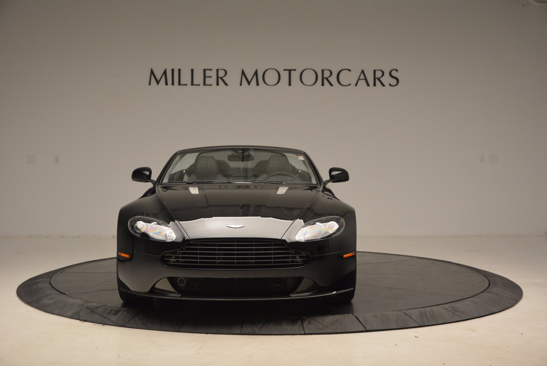 New-2016-Aston-Martin-V8-Vantage-Roadster
