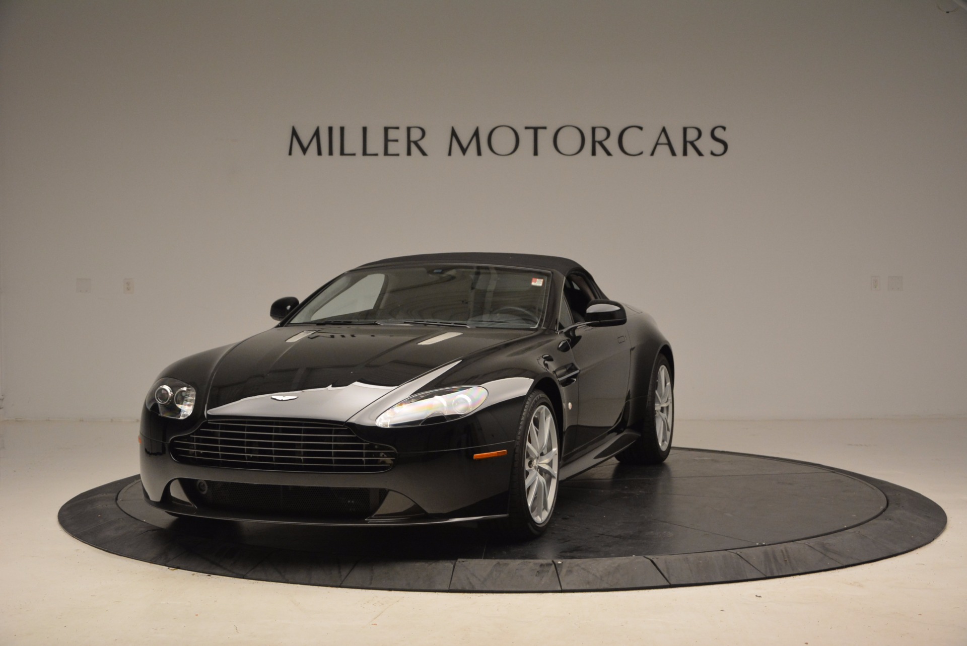 New-2016-Aston-Martin-V8-Vantage-Roadster