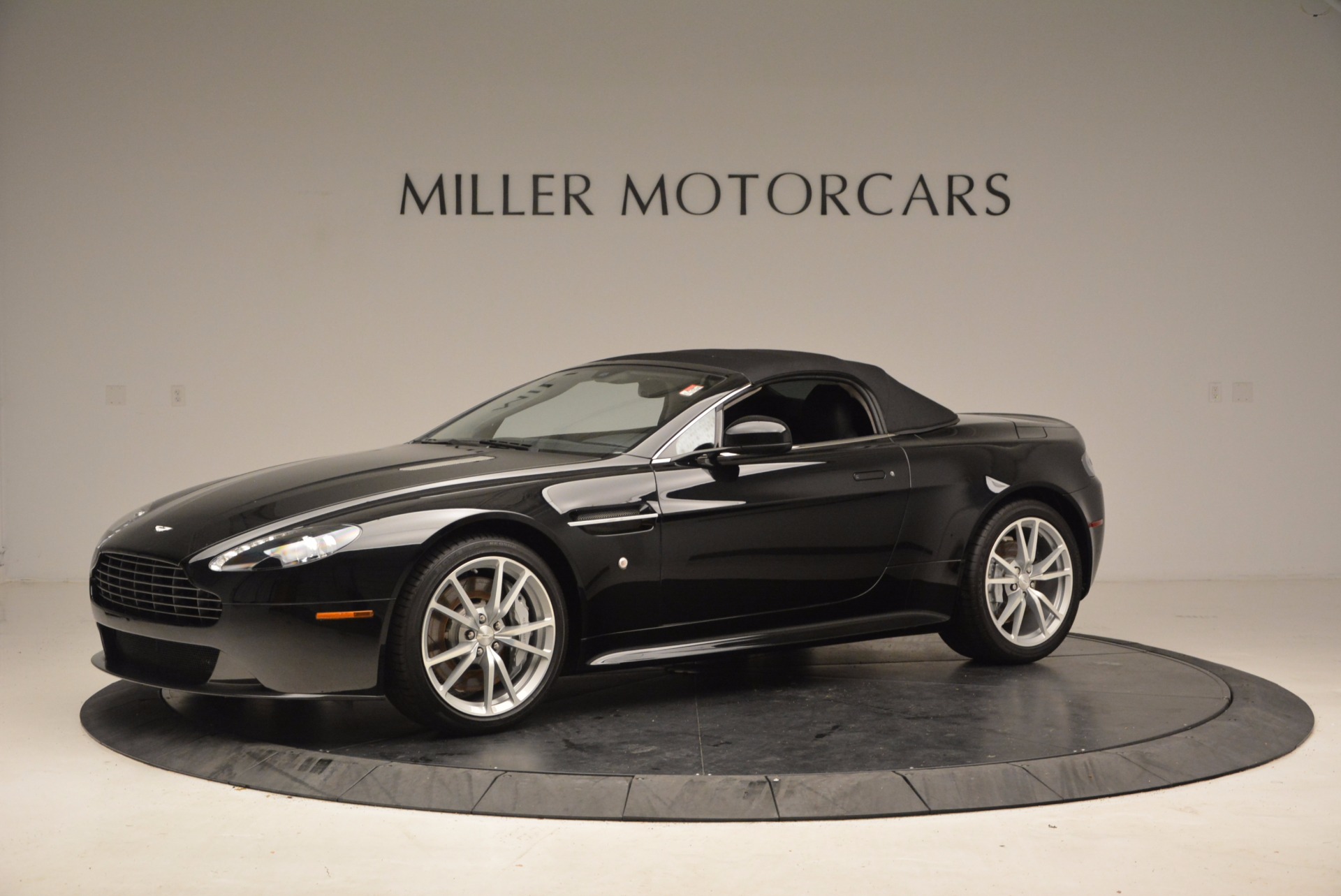 New-2016-Aston-Martin-V8-Vantage-Roadster