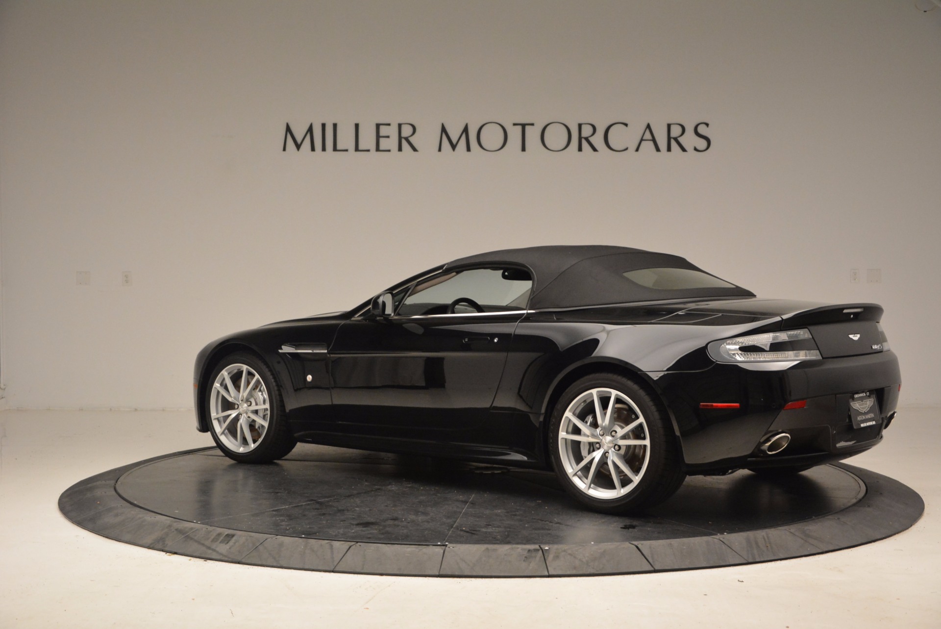 New-2016-Aston-Martin-V8-Vantage-Roadster