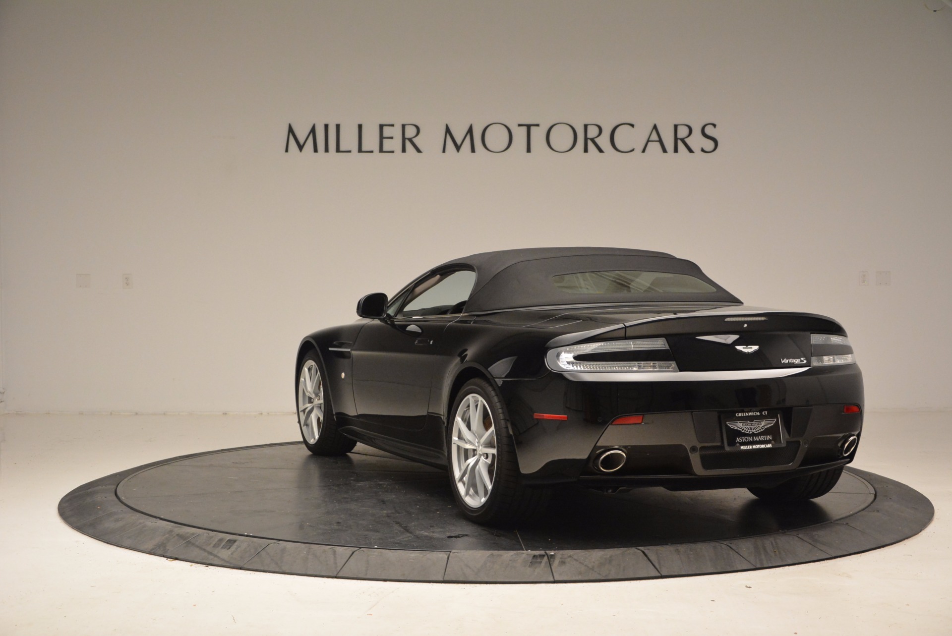 New-2016-Aston-Martin-V8-Vantage-Roadster