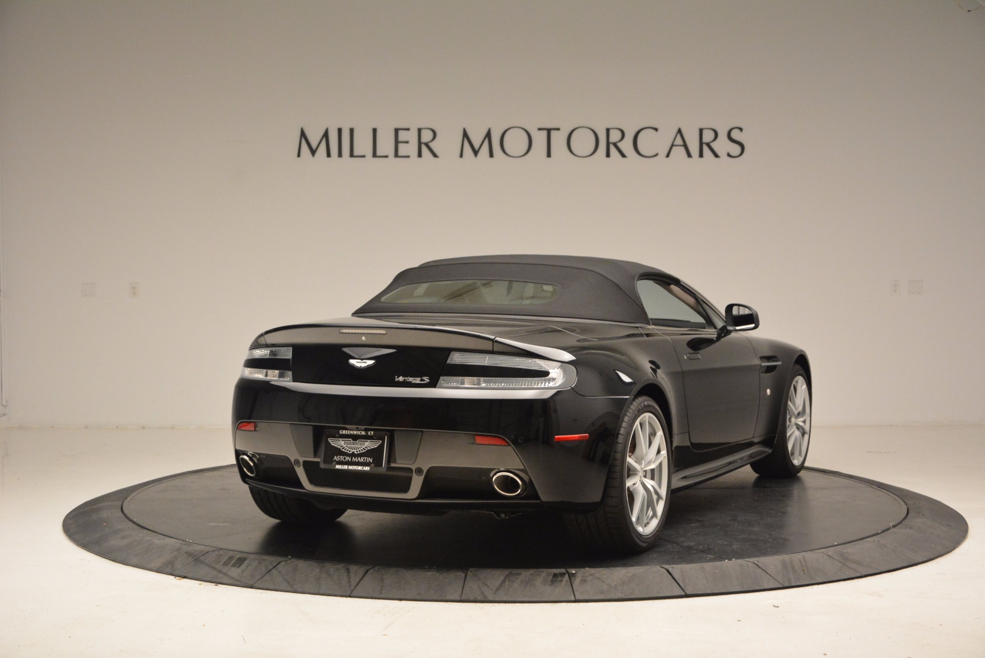 New-2016-Aston-Martin-V8-Vantage-Roadster