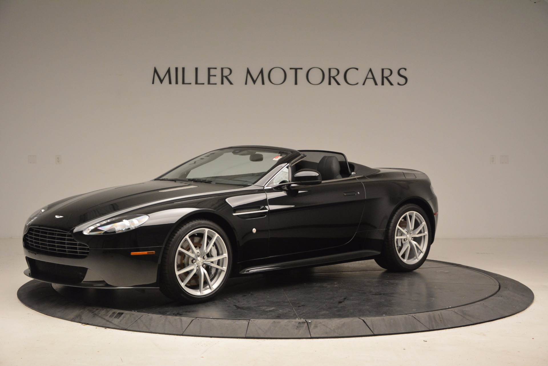 New-2016-Aston-Martin-V8-Vantage-Roadster