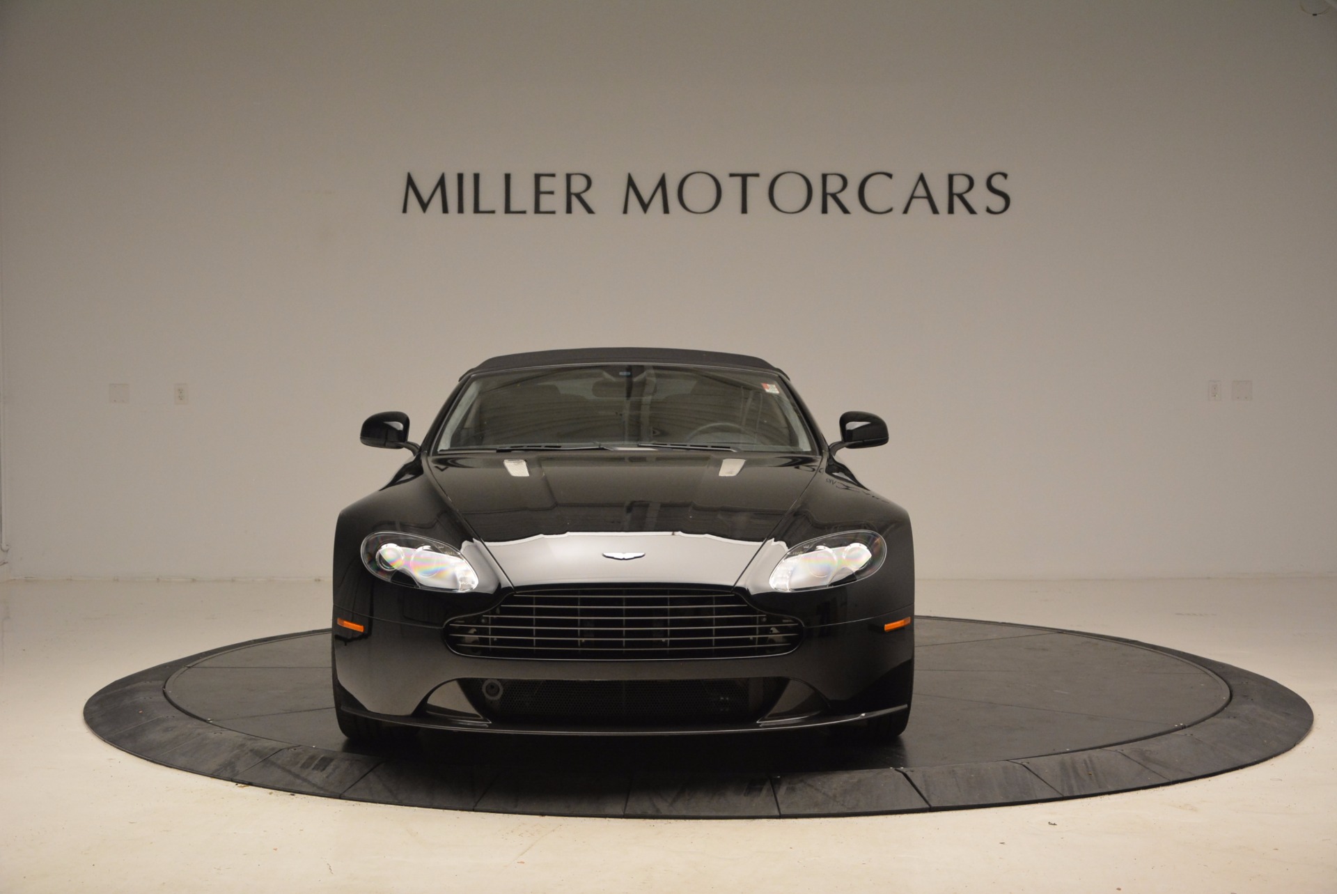 New-2016-Aston-Martin-V8-Vantage-Roadster