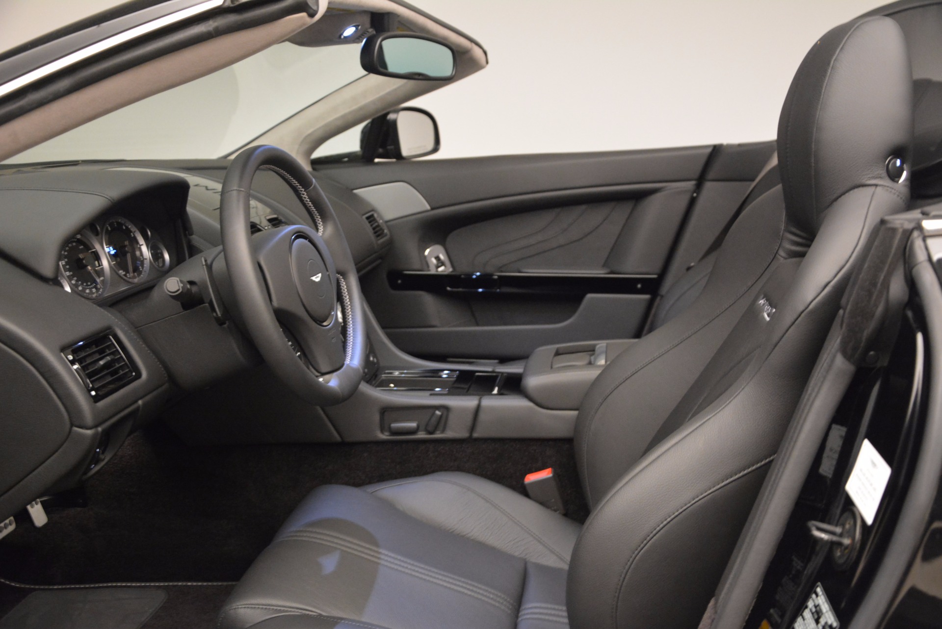 New-2016-Aston-Martin-V8-Vantage-Roadster