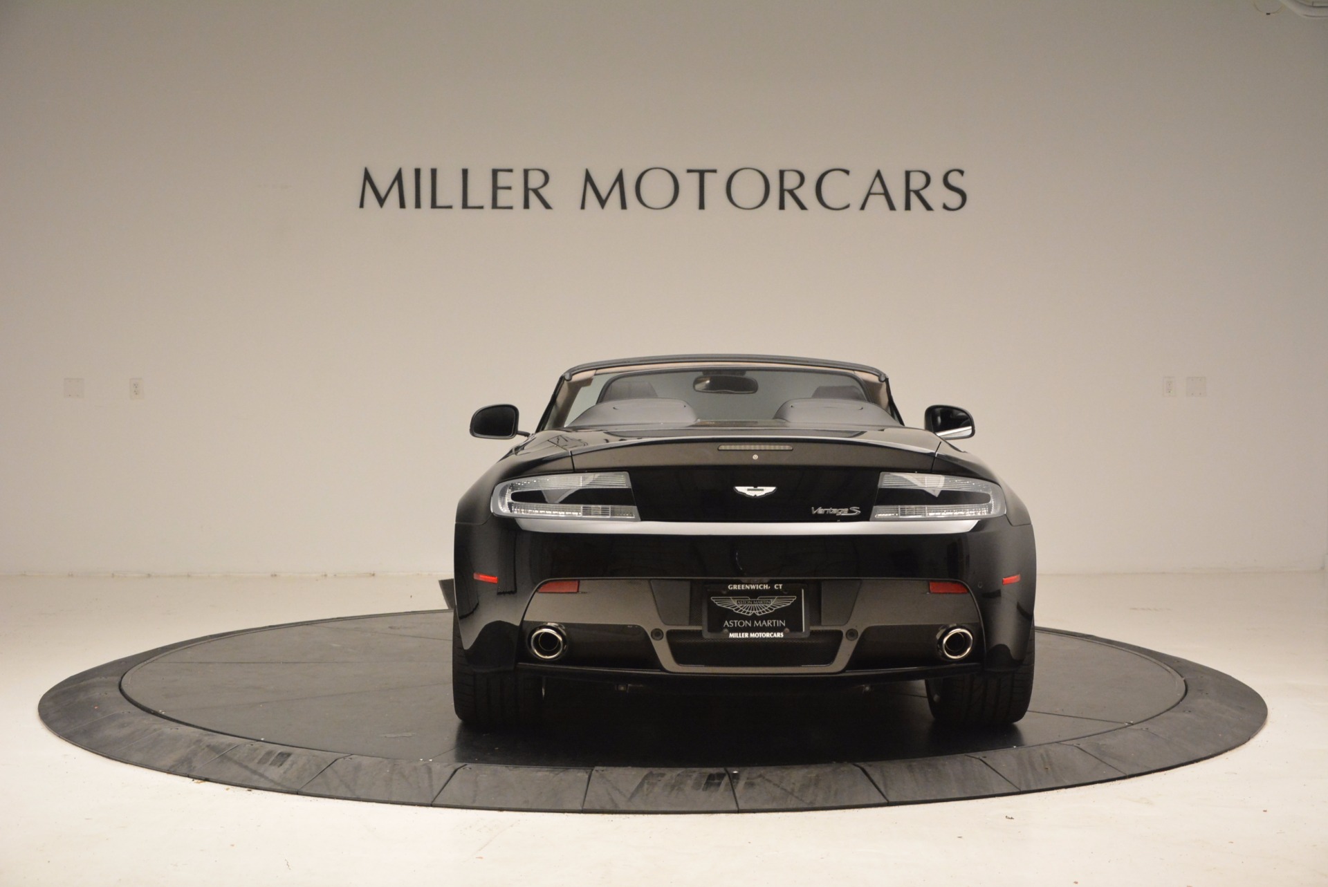 New-2016-Aston-Martin-V8-Vantage-Roadster