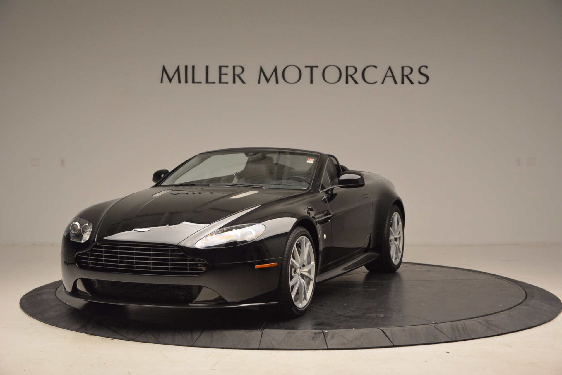 New-2016-Aston-Martin-V8-Vantage-Roadster