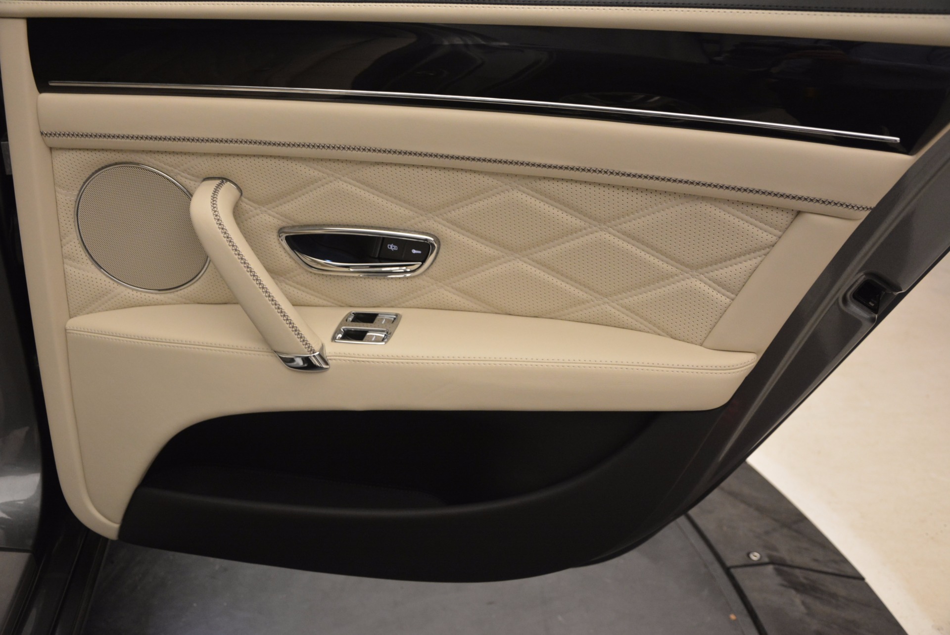 Used-2015-Bentley-Flying-Spur-W12