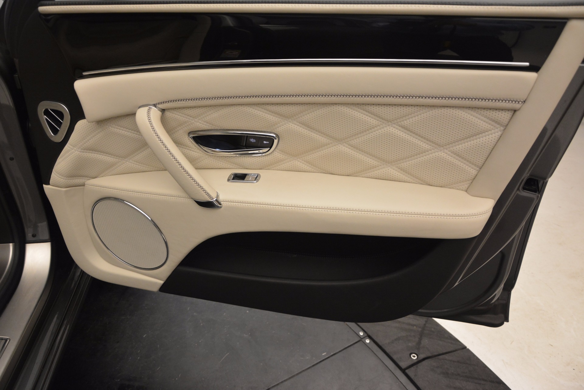 Used-2015-Bentley-Flying-Spur-W12