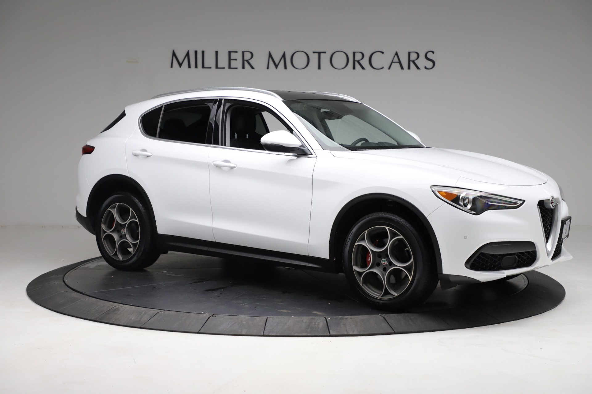 Used-2018-Alfa-Romeo-Stelvio-Q4