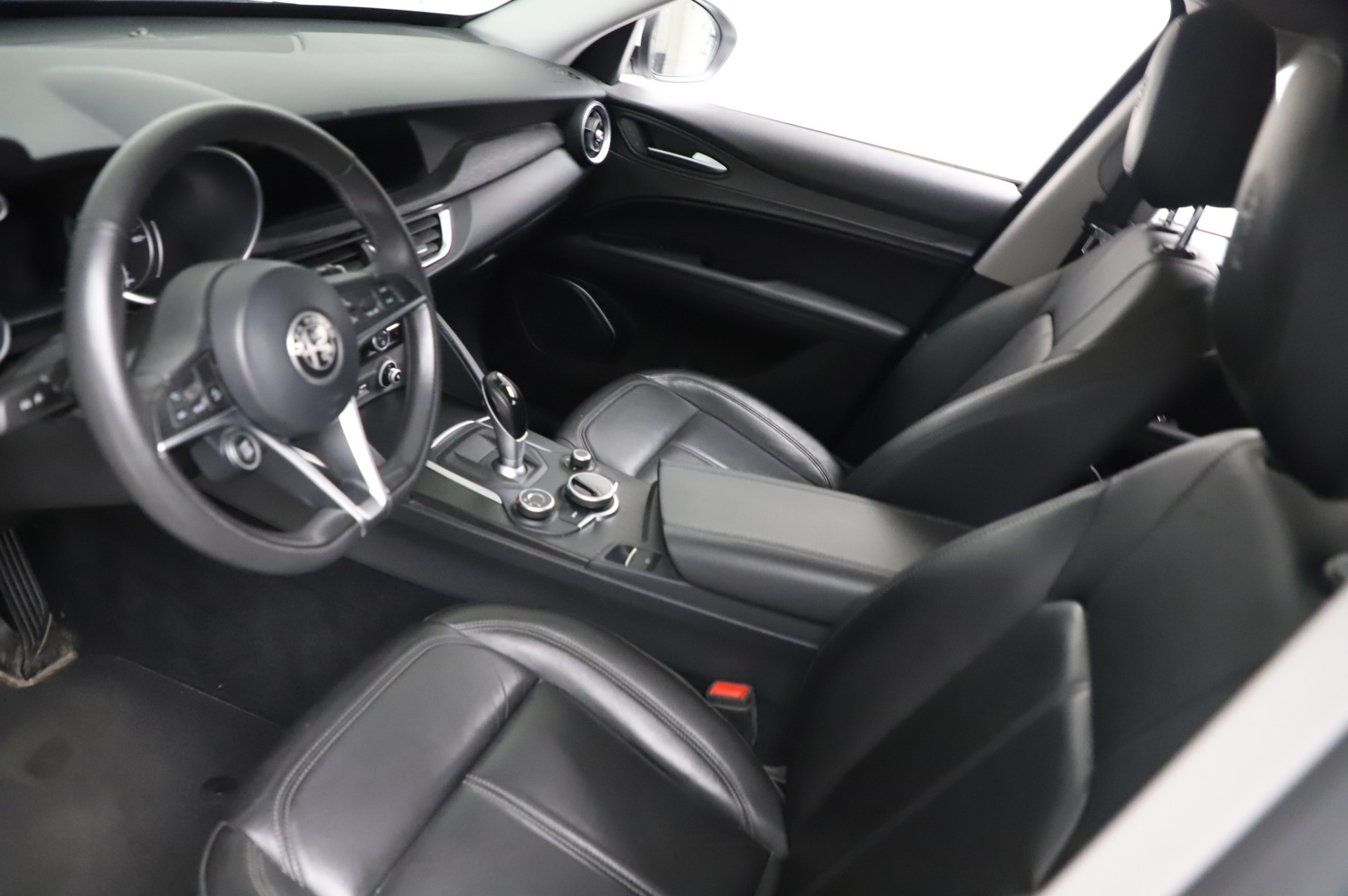 Used-2018-Alfa-Romeo-Stelvio-Q4