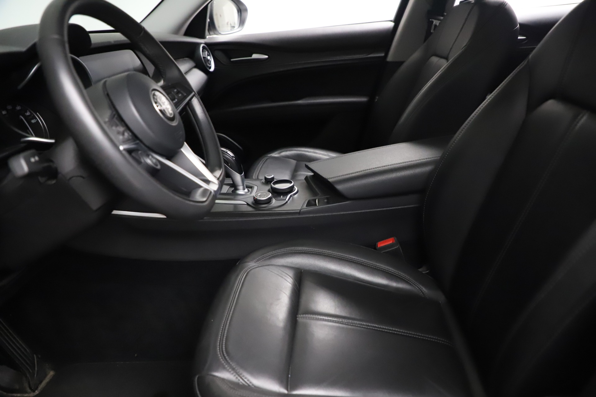 Used-2018-Alfa-Romeo-Stelvio-Q4