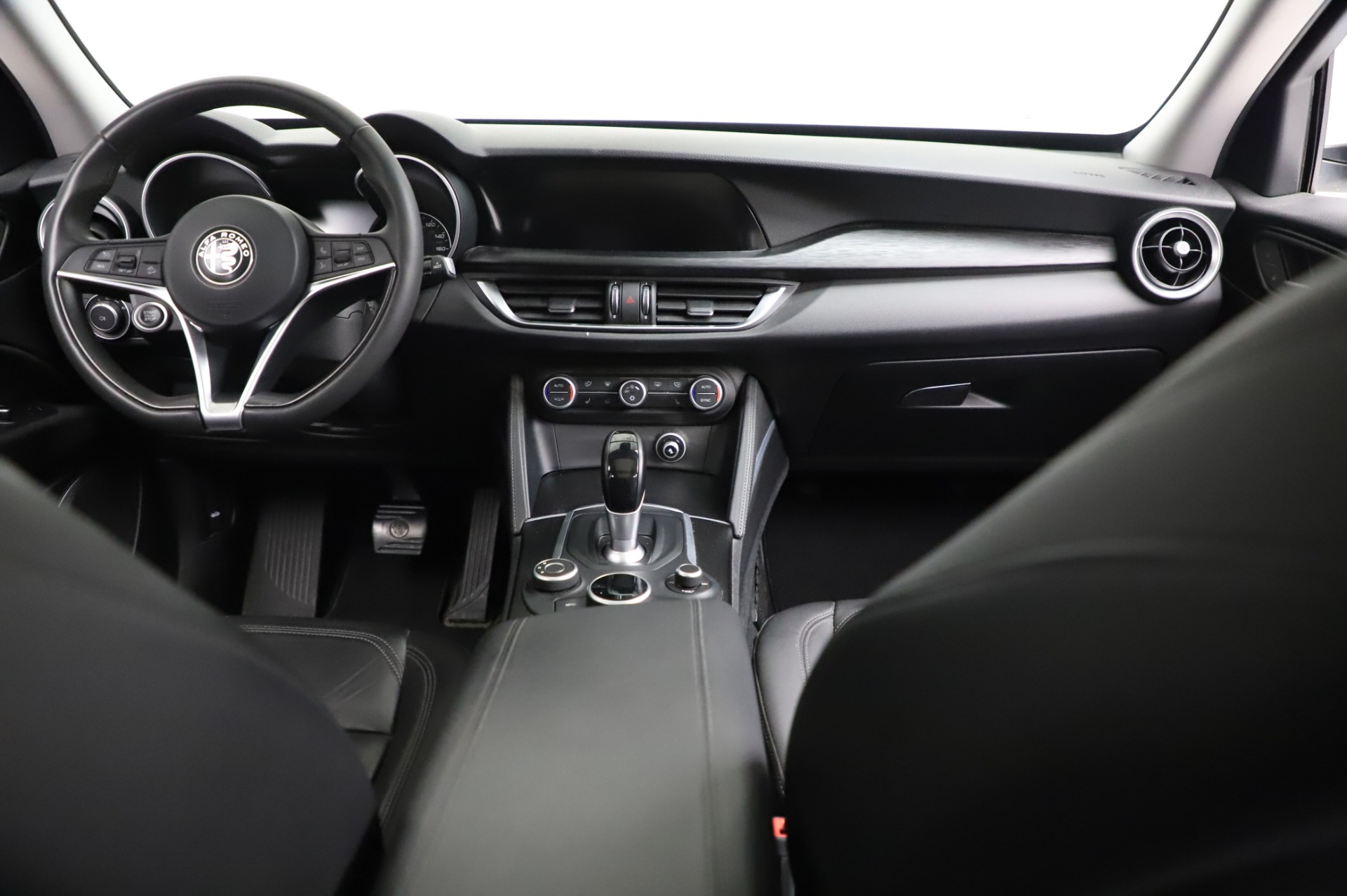Used-2018-Alfa-Romeo-Stelvio-Q4