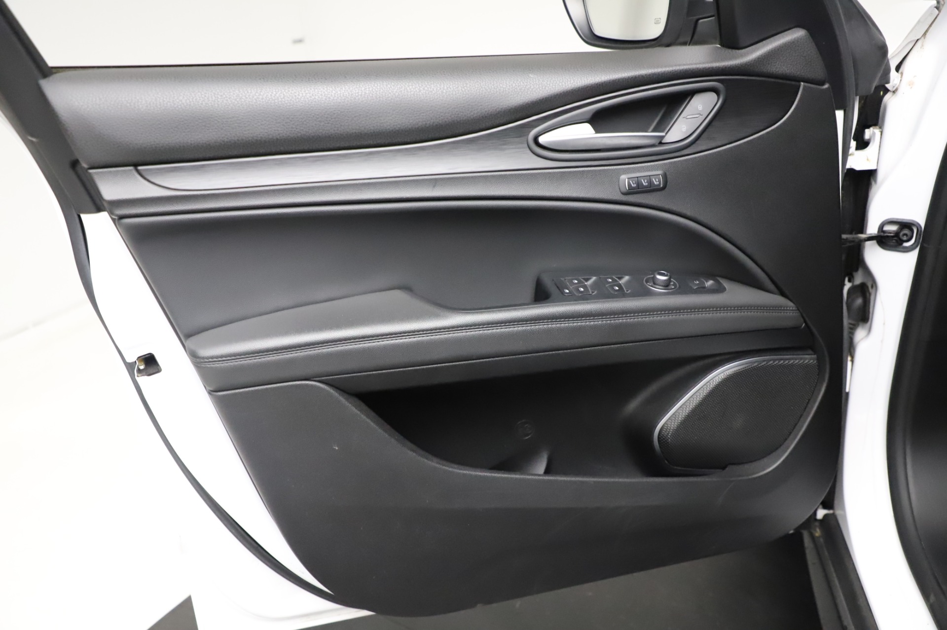 Used-2018-Alfa-Romeo-Stelvio-Q4