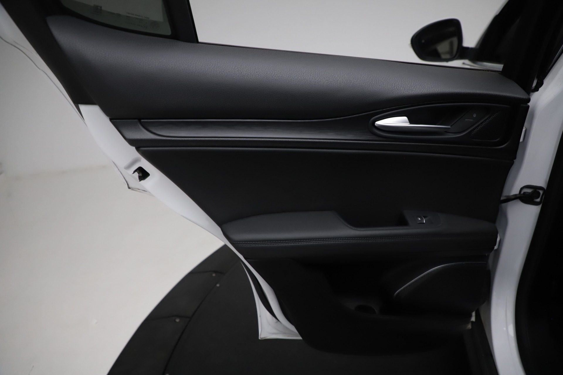 Used-2018-Alfa-Romeo-Stelvio-Q4