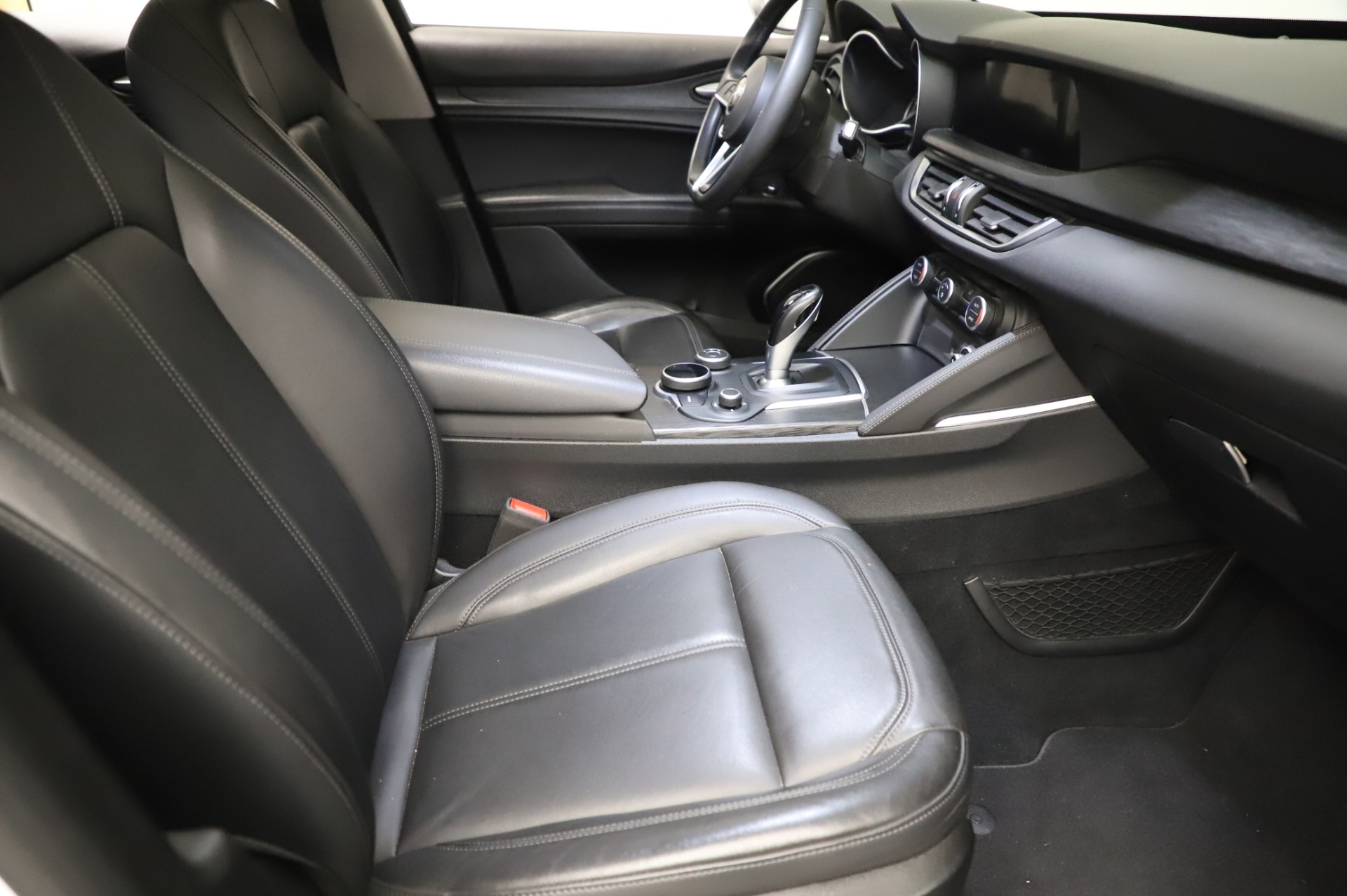 Used-2018-Alfa-Romeo-Stelvio-Q4