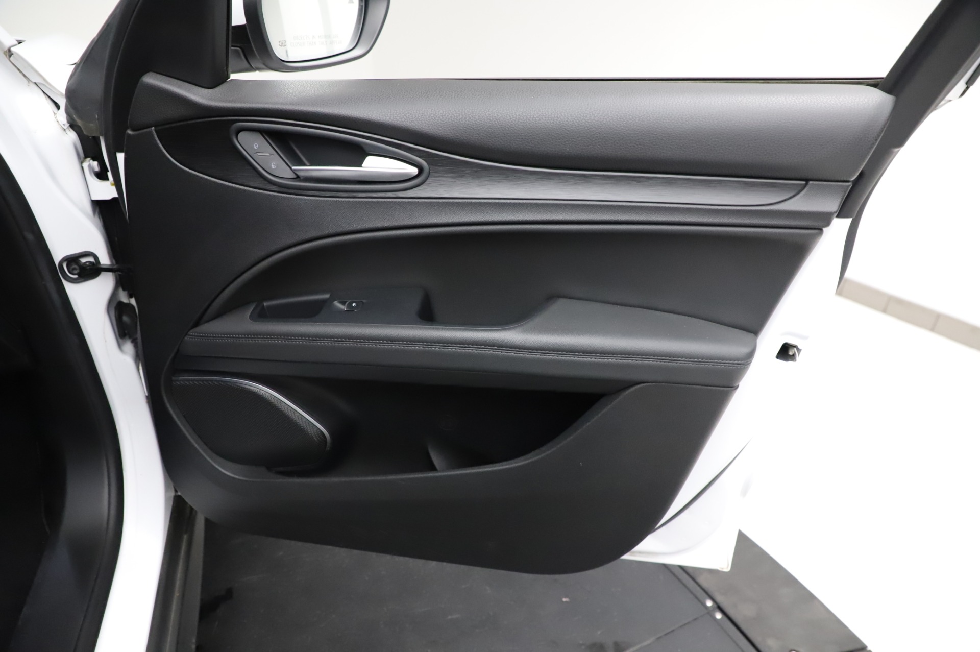 Used-2018-Alfa-Romeo-Stelvio-Q4