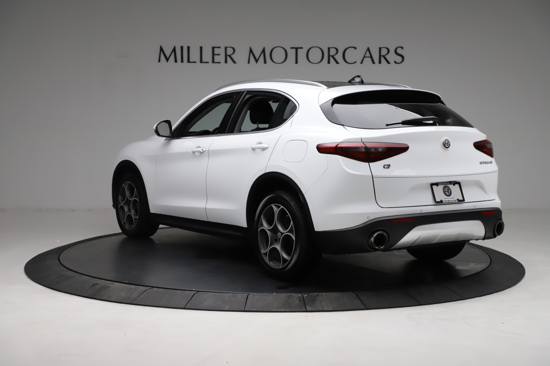 Used-2018-Alfa-Romeo-Stelvio-Q4