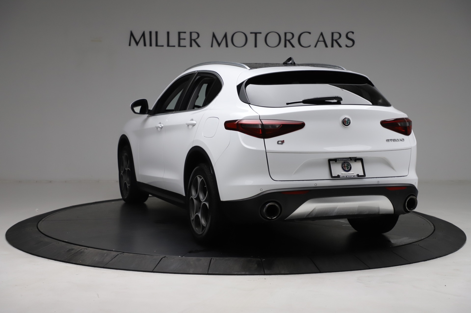 Used-2018-Alfa-Romeo-Stelvio-Q4