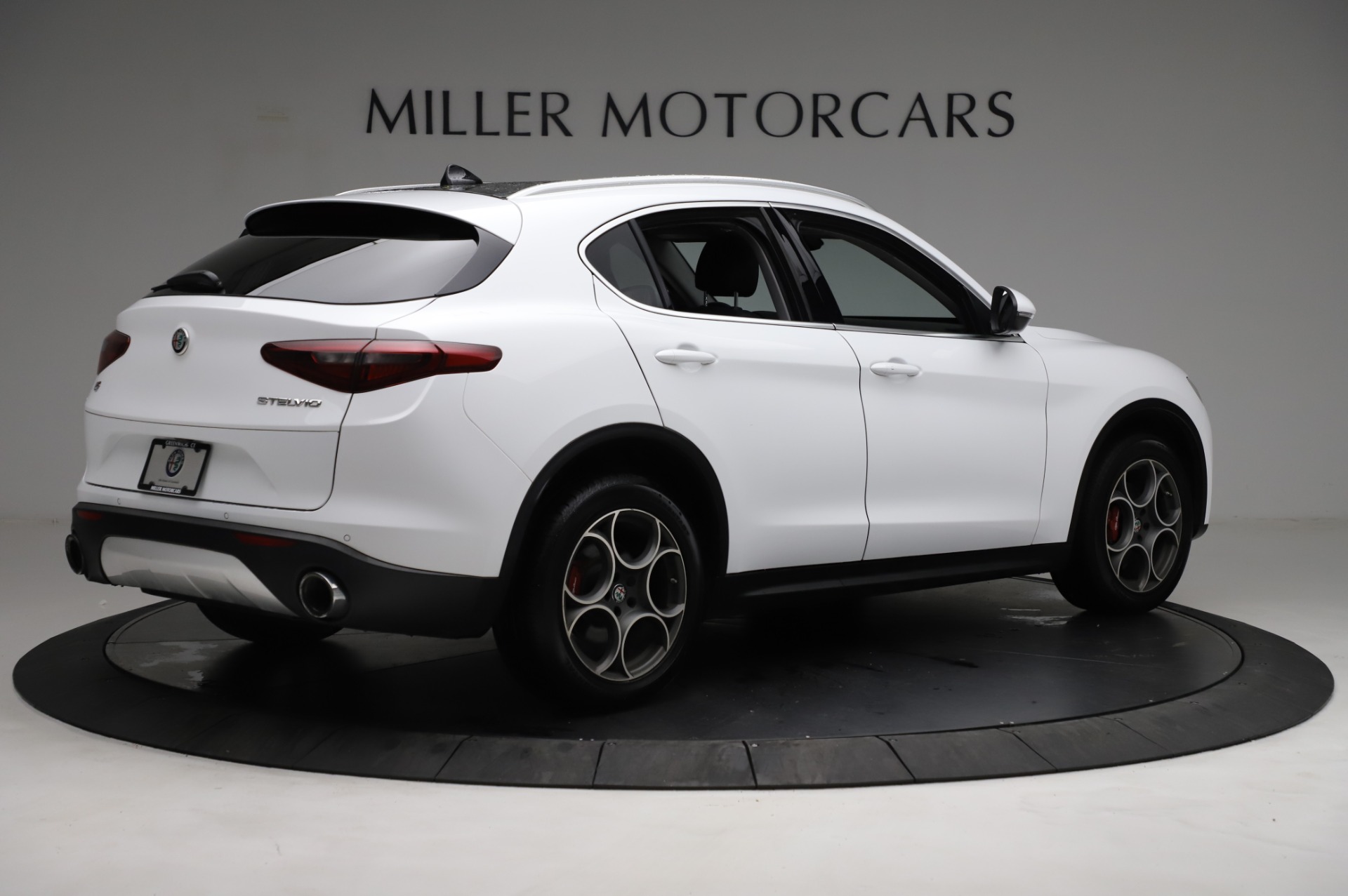 Used-2018-Alfa-Romeo-Stelvio-Q4