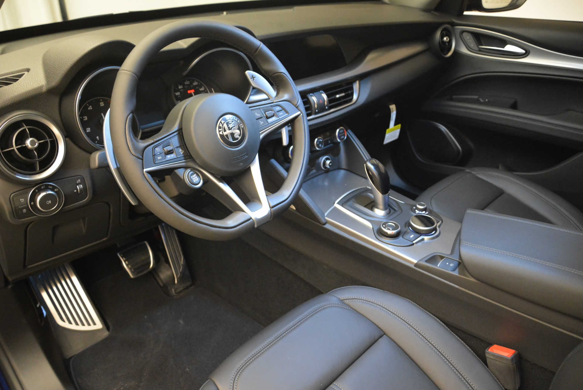 New-2018-Alfa-Romeo-Stelvio-Sport-Q4