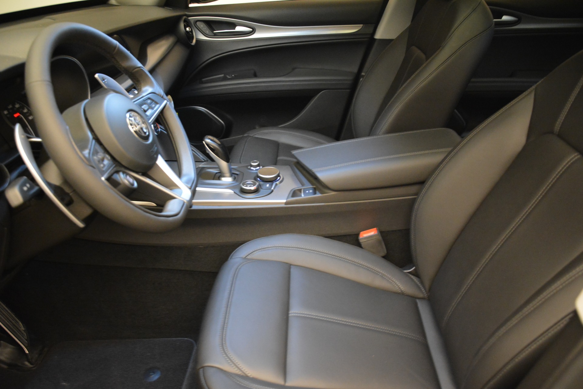 New-2018-Alfa-Romeo-Stelvio-Sport-Q4