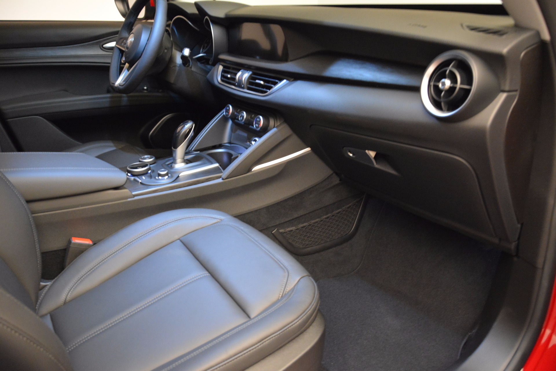 New-2018-Alfa-Romeo-Stelvio-Q4