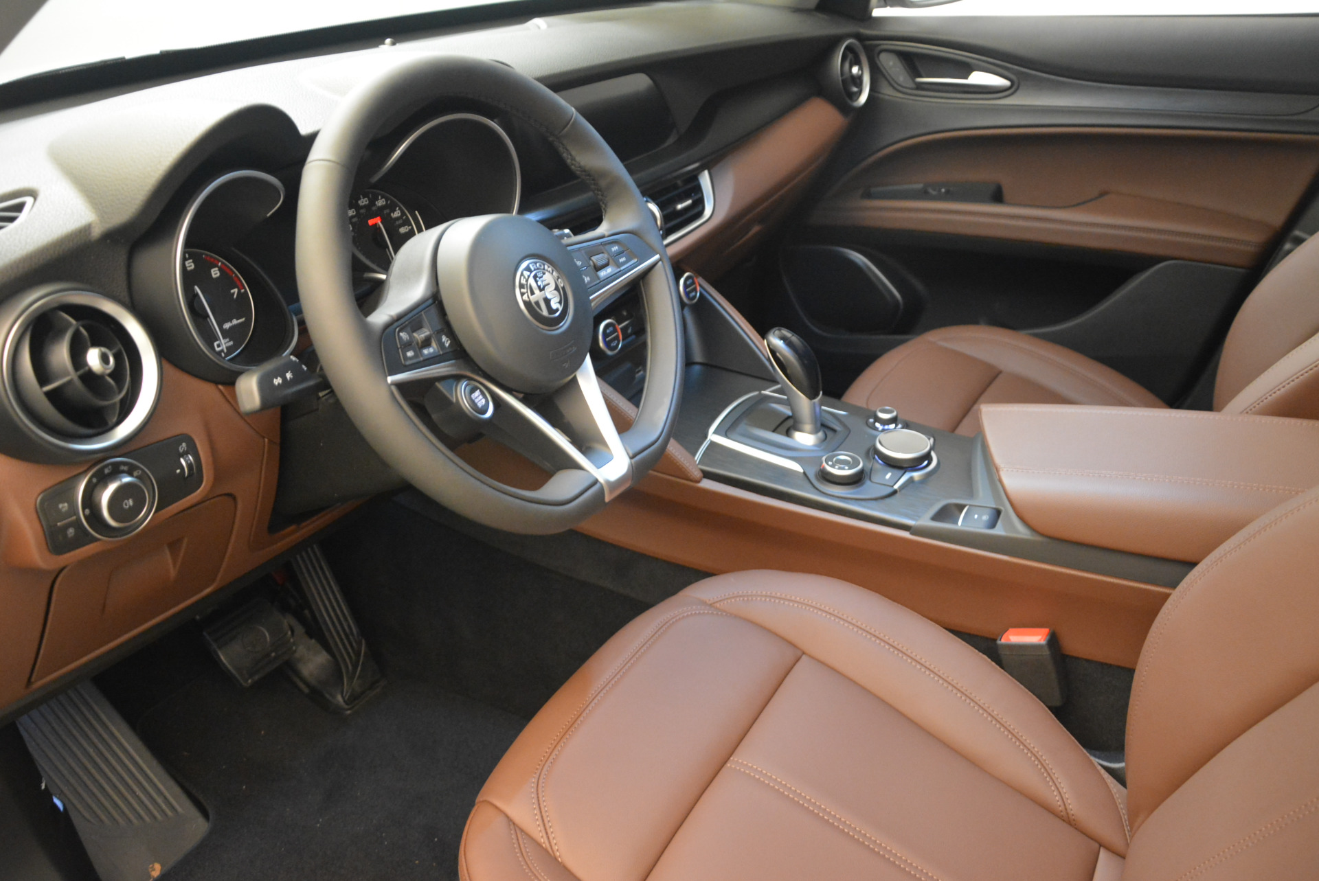 New-2018-Alfa-Romeo-Stelvio-Q4