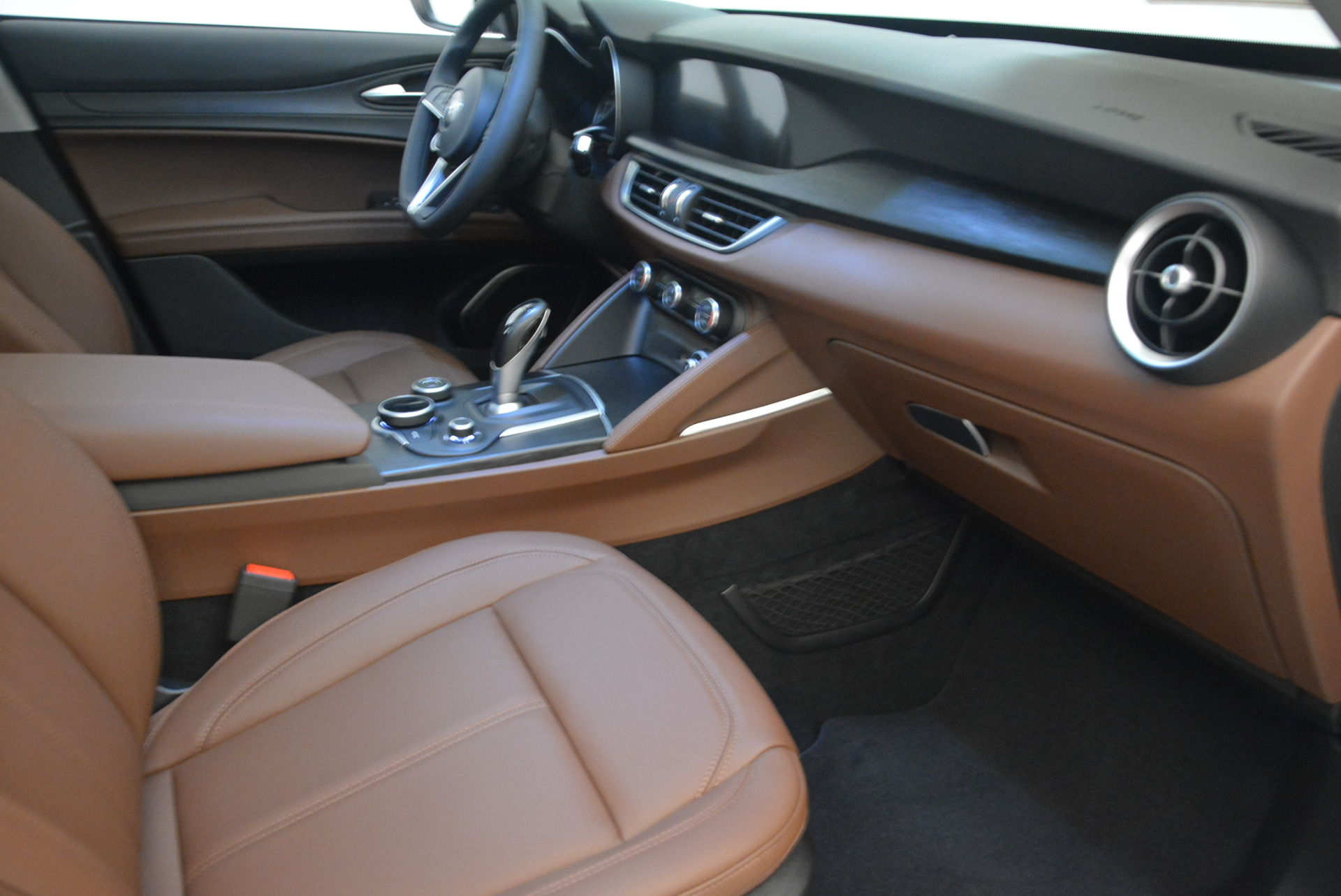 New-2018-Alfa-Romeo-Stelvio-Q4