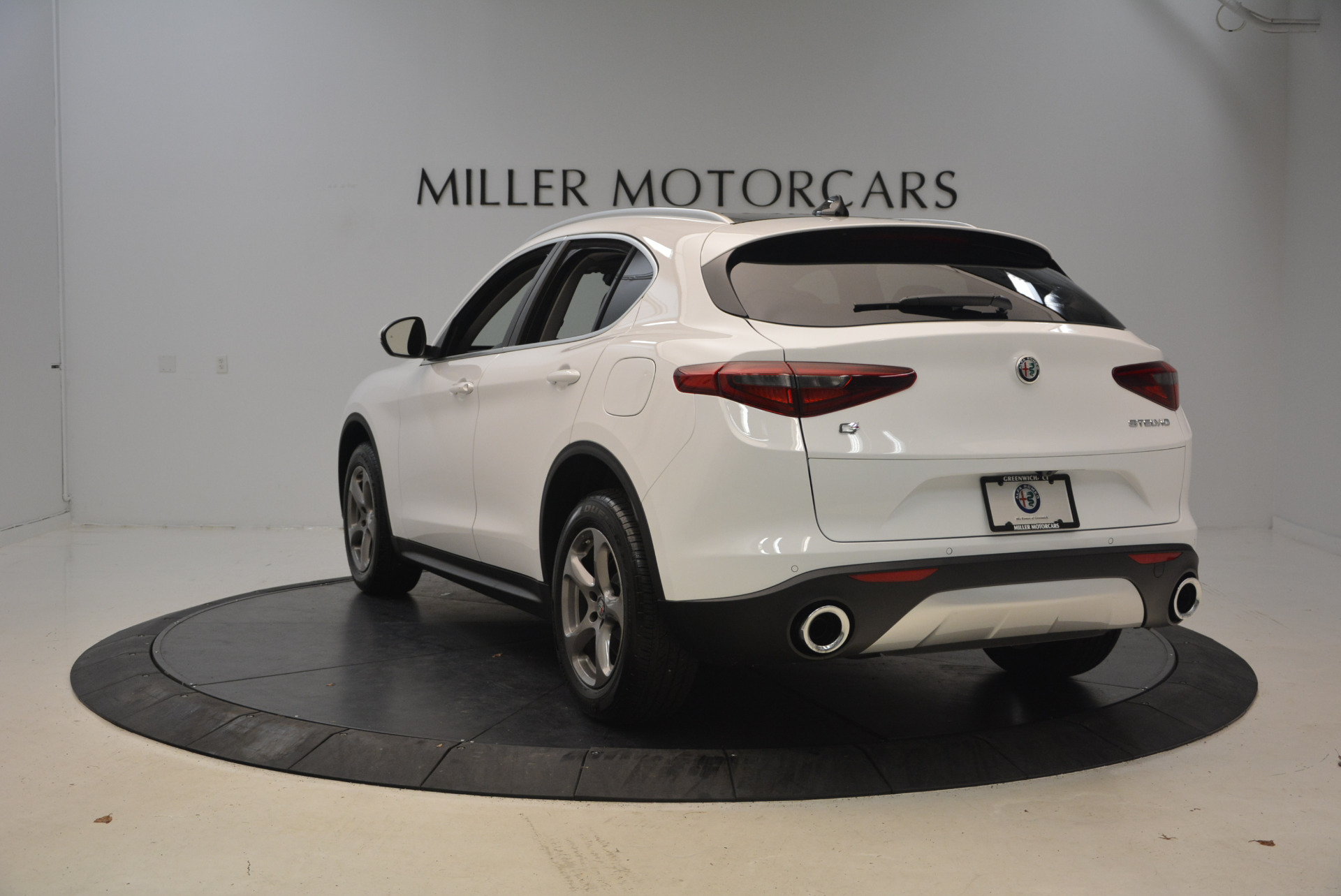 New-2018-Alfa-Romeo-Stelvio-Q4