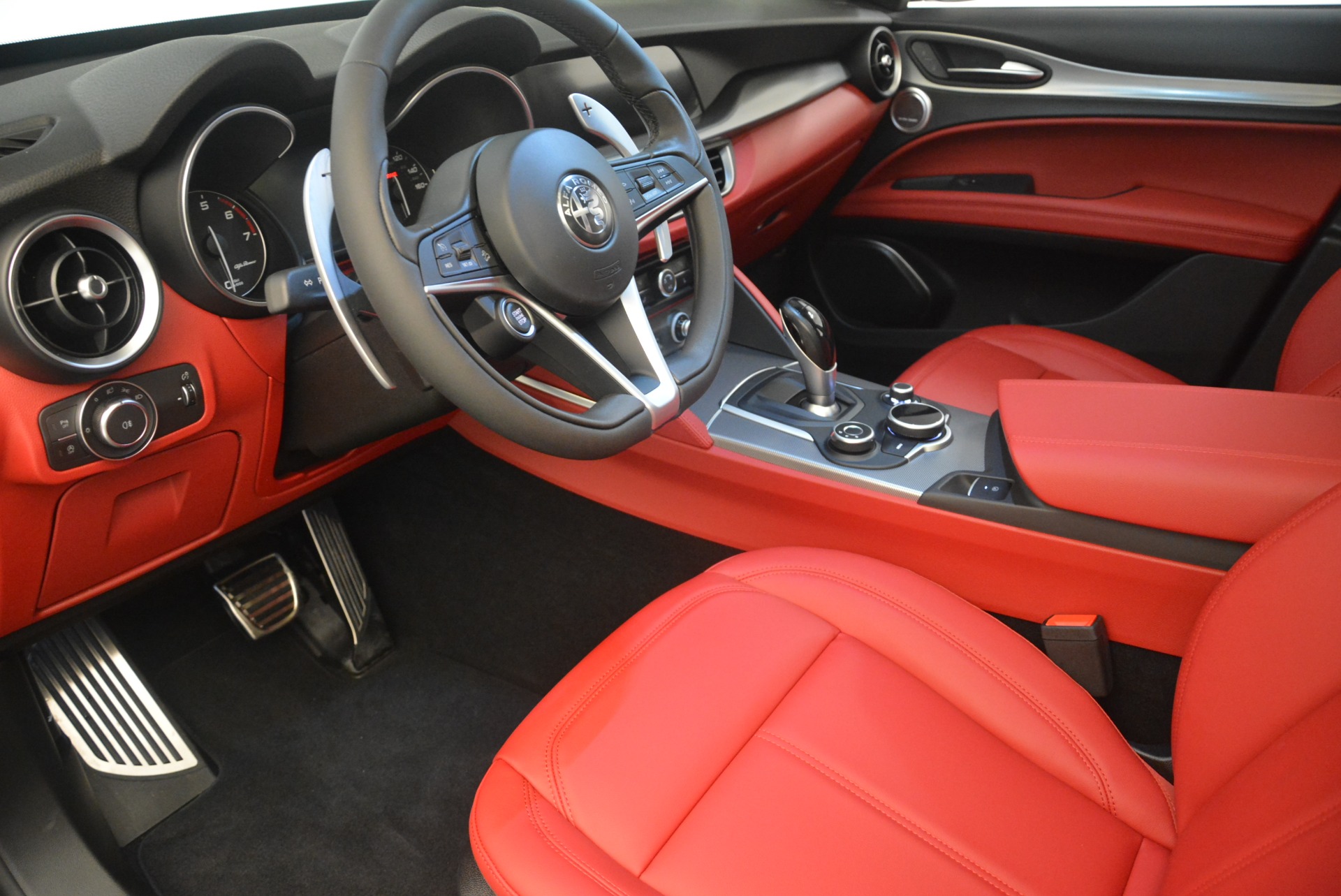 New-2018-Alfa-Romeo-Stelvio-Sport-Q4