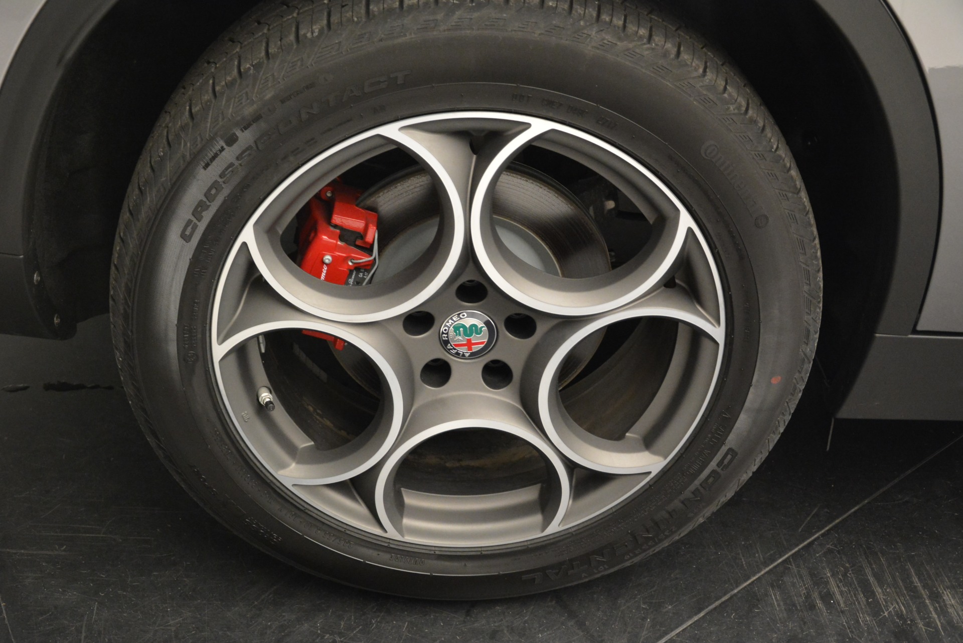 New-2018-Alfa-Romeo-Stelvio-Sport-Q4