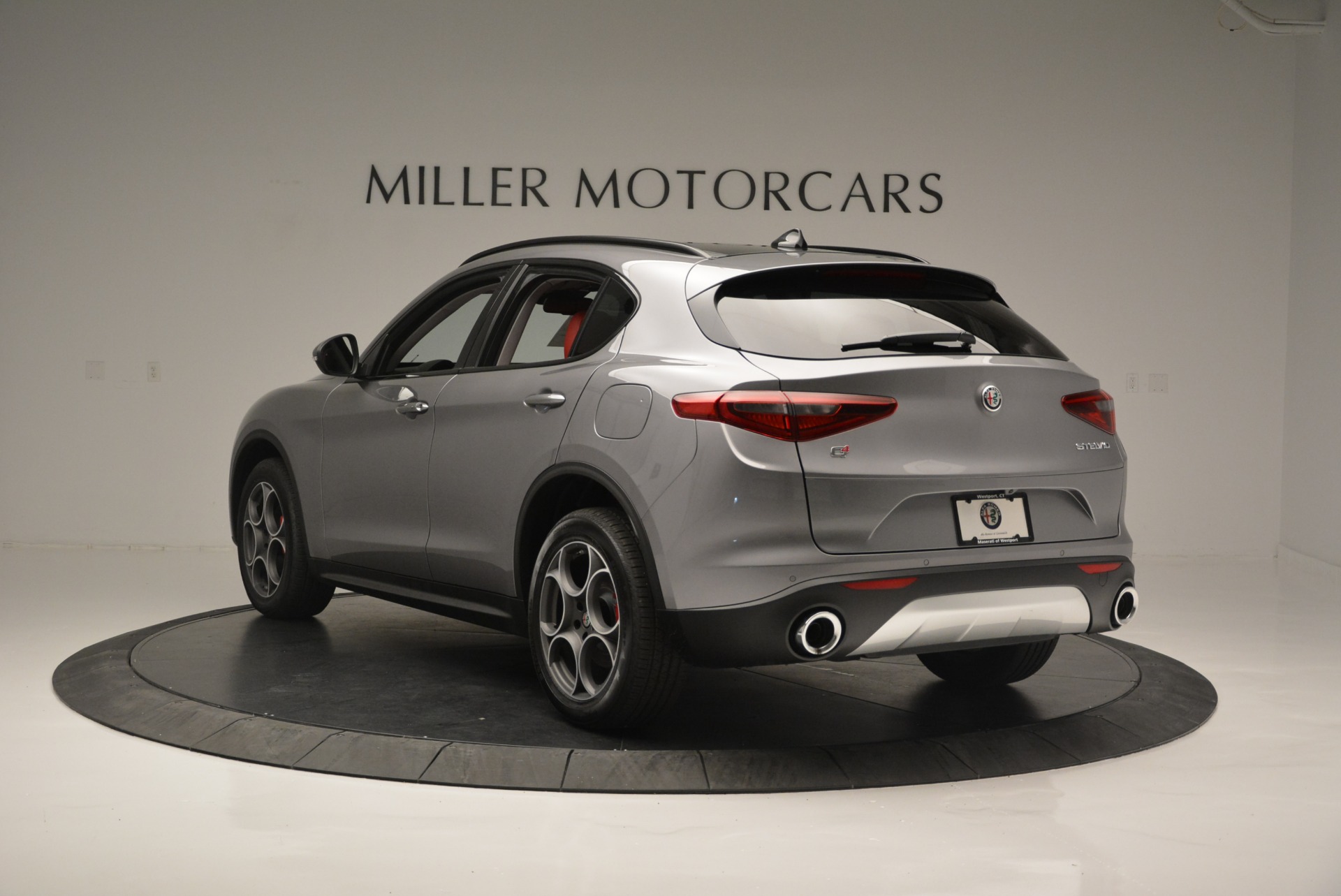 New-2018-Alfa-Romeo-Stelvio-Sport-Q4