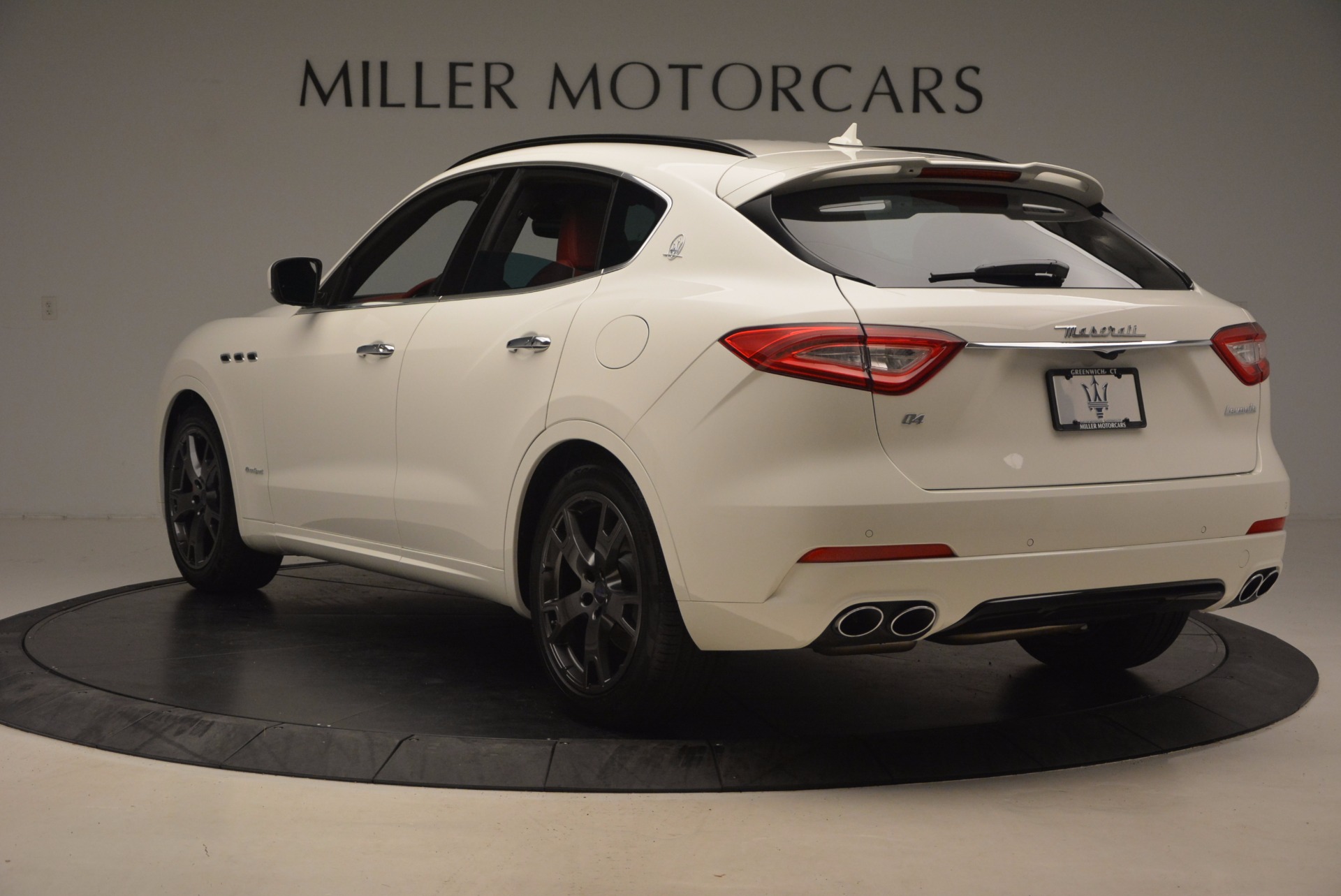 New-2018-Maserati-Levante-Q4-GranLusso