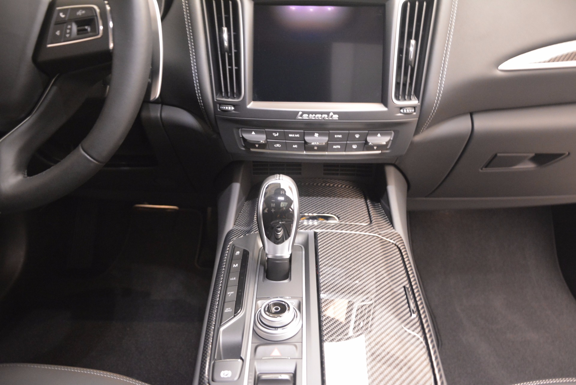 New-2018-Maserati-Levante-Q4-GranLusso