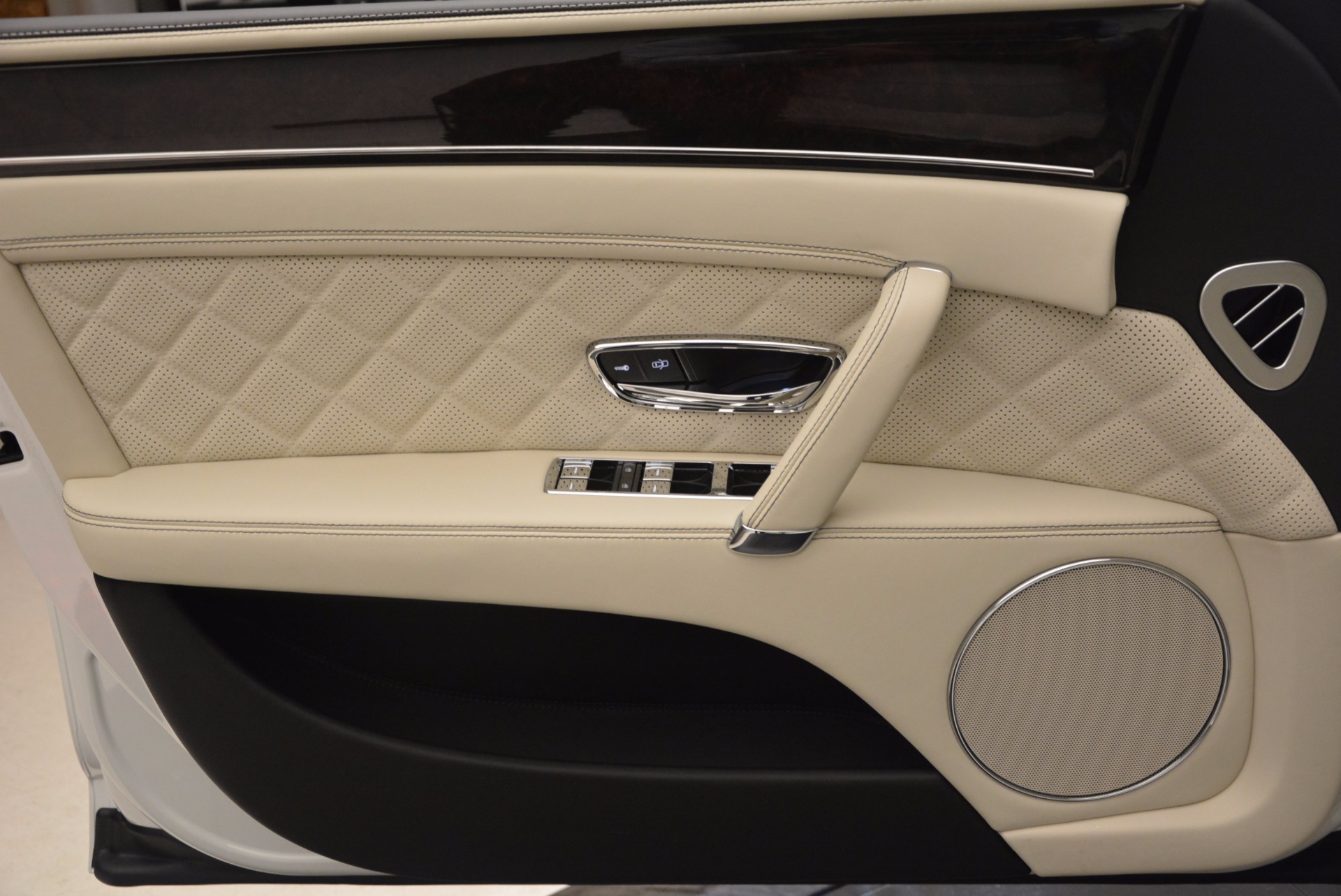 New-2017-Bentley-Flying-Spur-W12