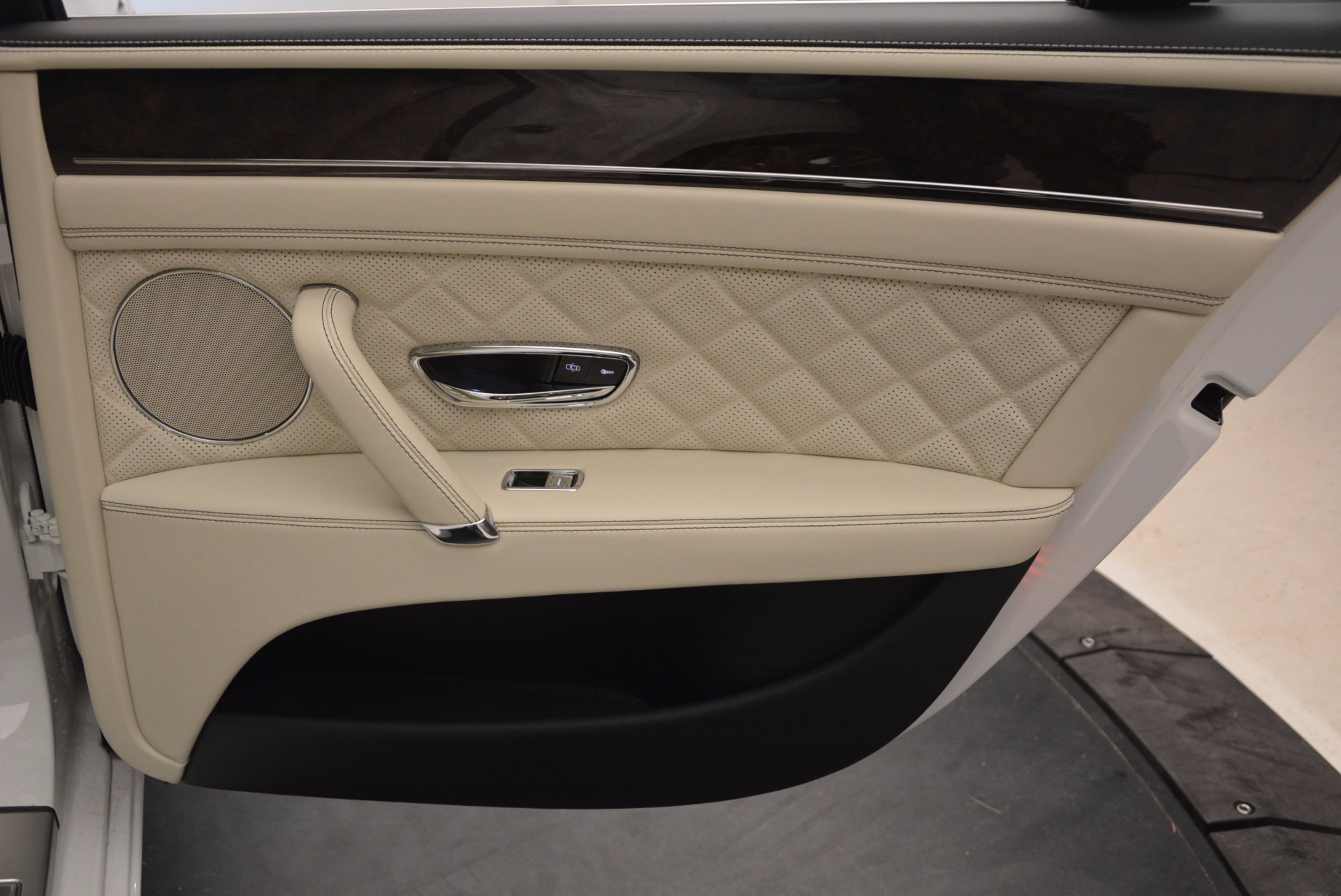 New-2017-Bentley-Flying-Spur-W12