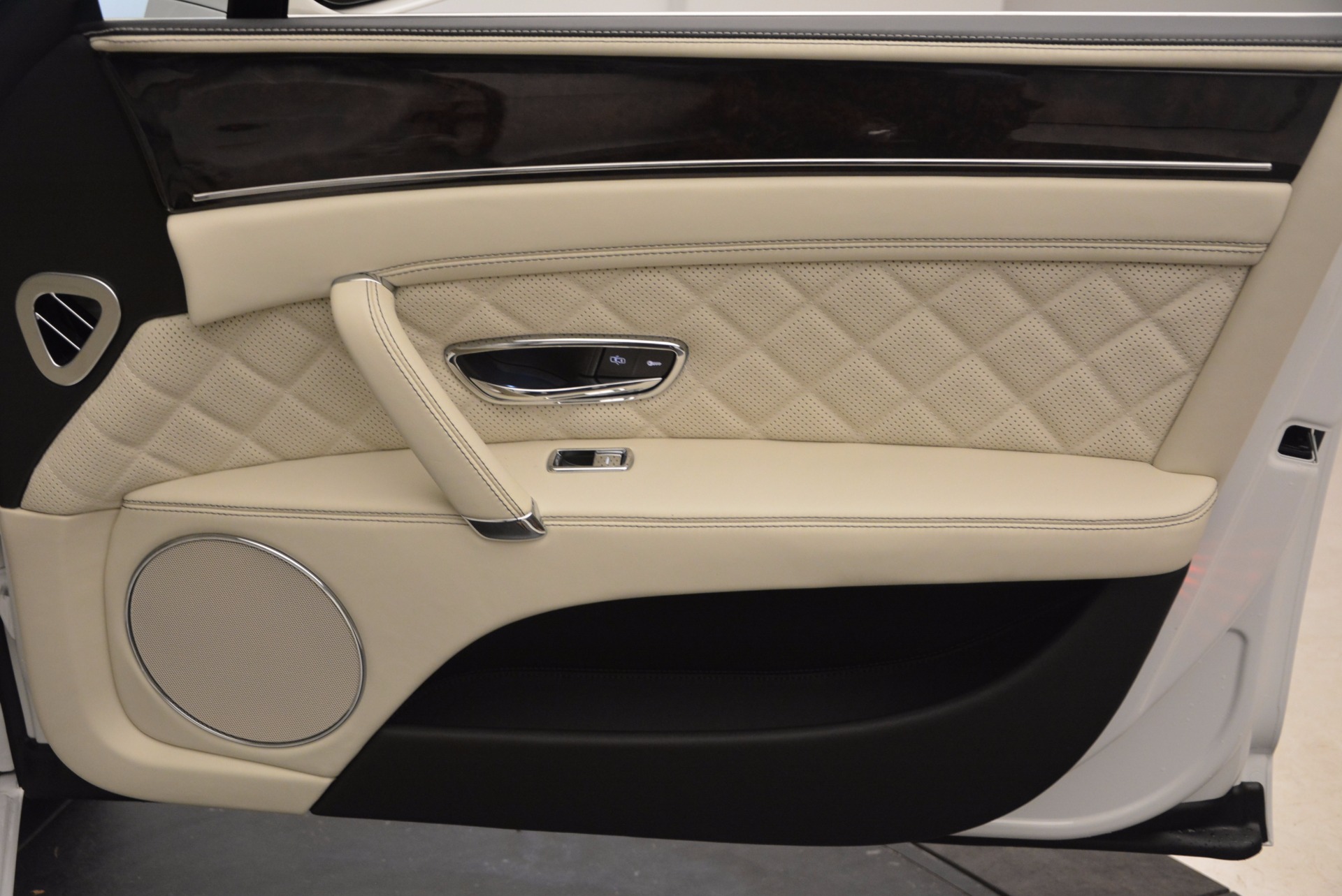 New-2017-Bentley-Flying-Spur-W12