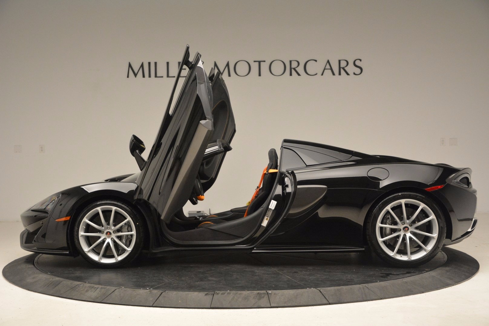 Used-2018-McLaren-570S-Spider