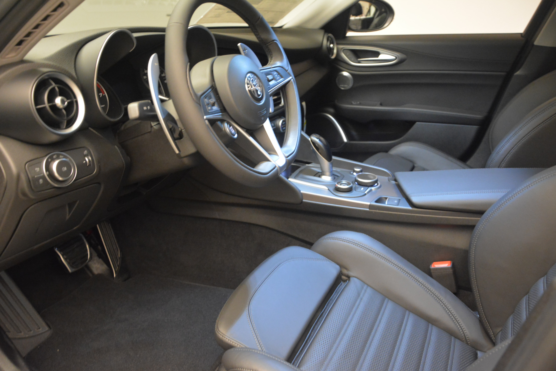 Used-2018-Alfa-Romeo-Giulia-Ti-Sport-Q4